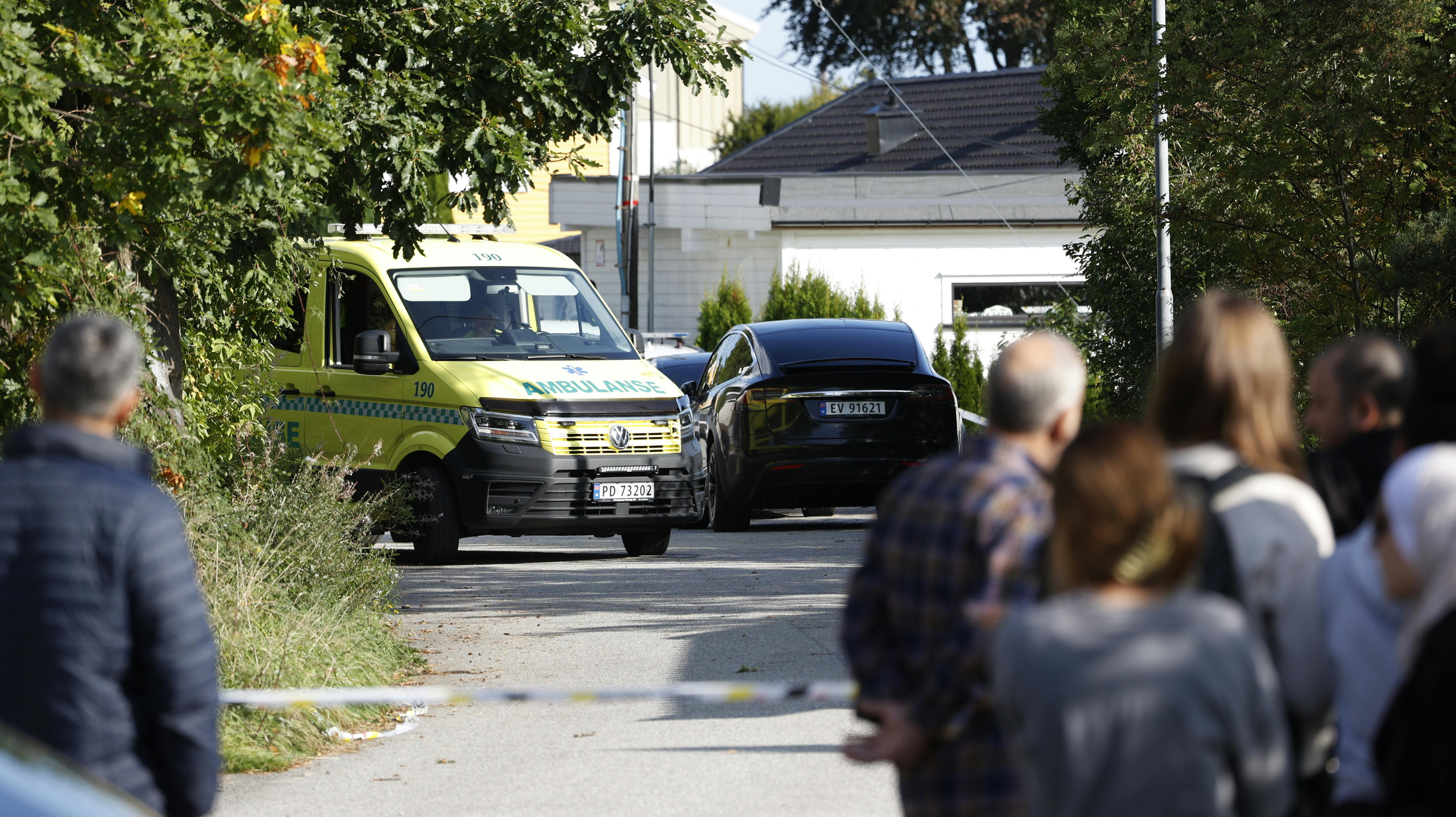 Kristiansand 20230927. Politi og ambulanse har rykket ut til en adresse i Vågsbygd i Kristiansand etter en voldshendelse. Foto: Tor Erik Schrøder / NTB