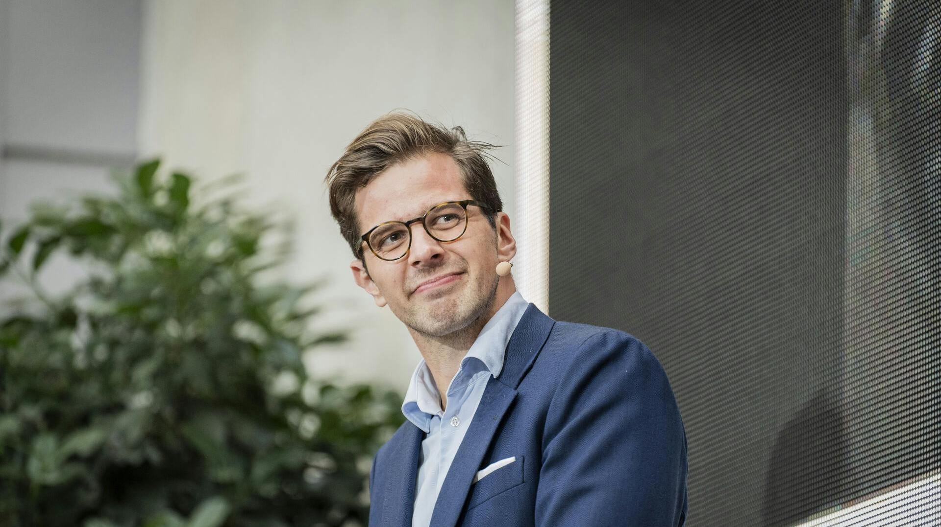 - Men hvis du er en voksen mand, du har styr på dit liv og tre gange om året til en eller anden fest gerne vil tage noget kokain. Det mener jeg bør være lovligt, lød det fra Alex Vanopslagh i podcasten.