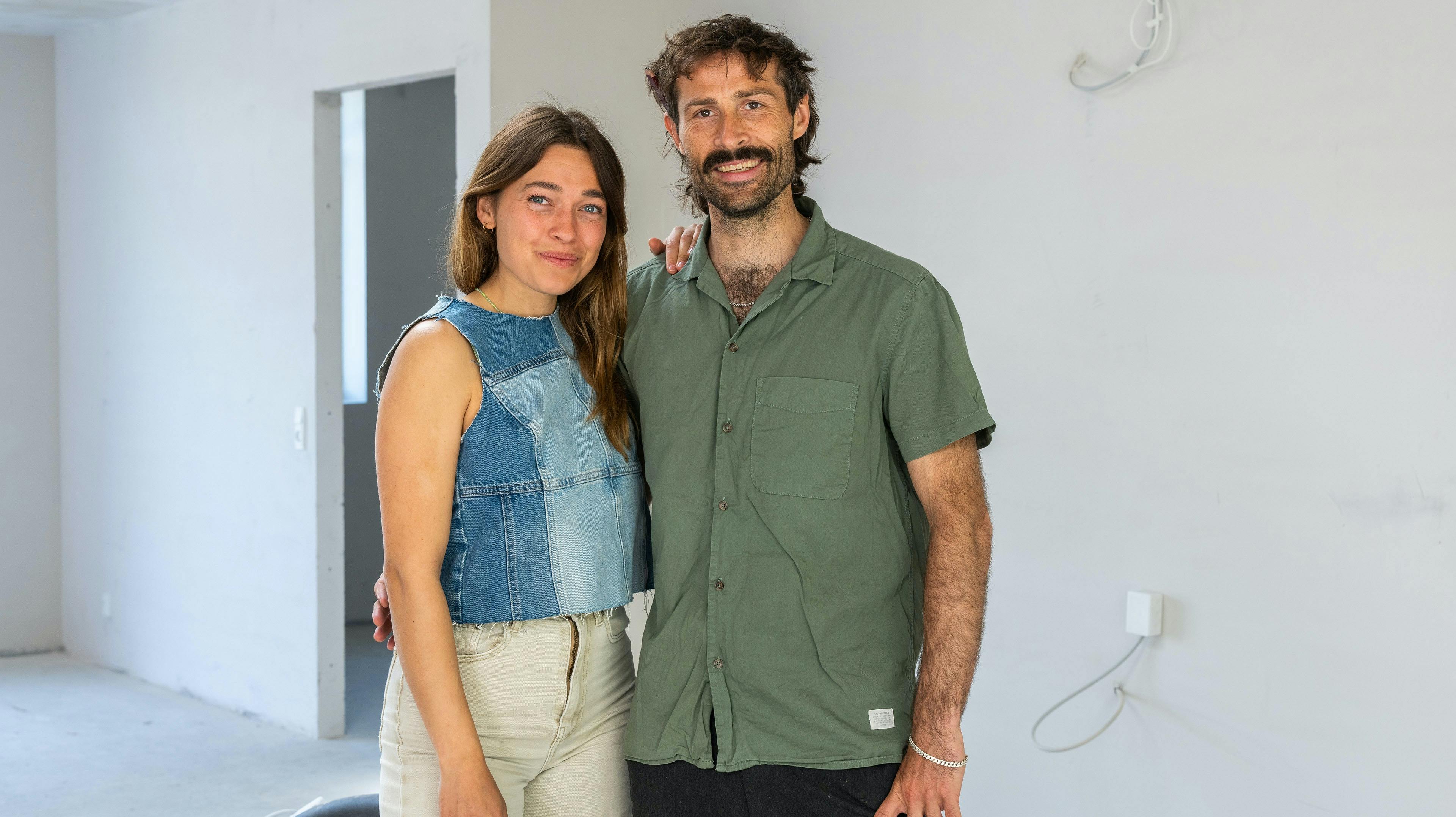 37-årige Naphtali og 30-årige Isabella kæmper om at få lov til at vinde deres drømmehus i "Nybyggerne".