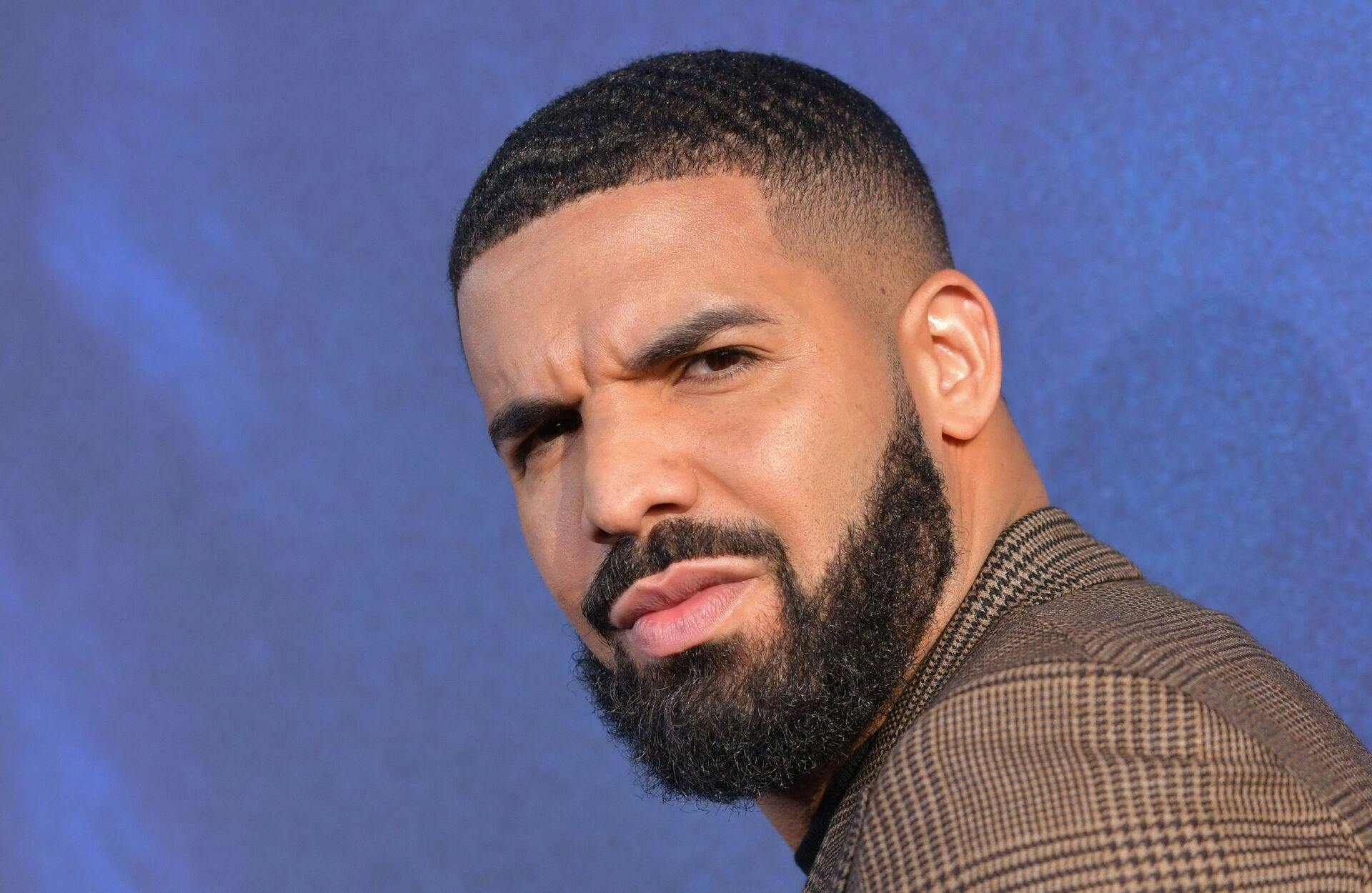 Rapperen Drake har meddelt, at han har brug for en pause. 