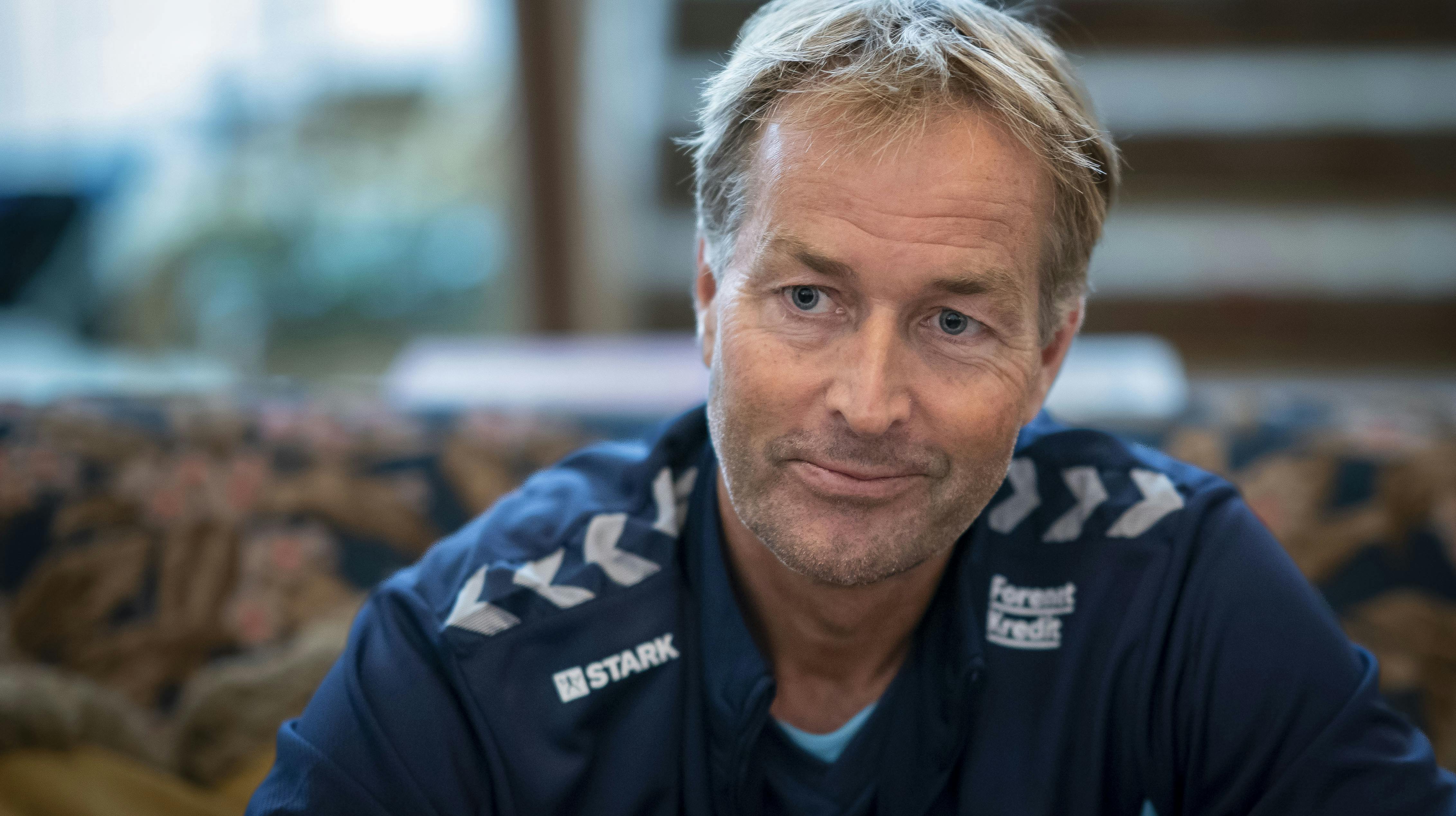 Kasper Hjulmand er tvunget til to udskiftninger i landsholdstruppen.