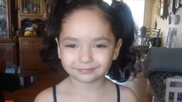 Zoey blev bare fem år