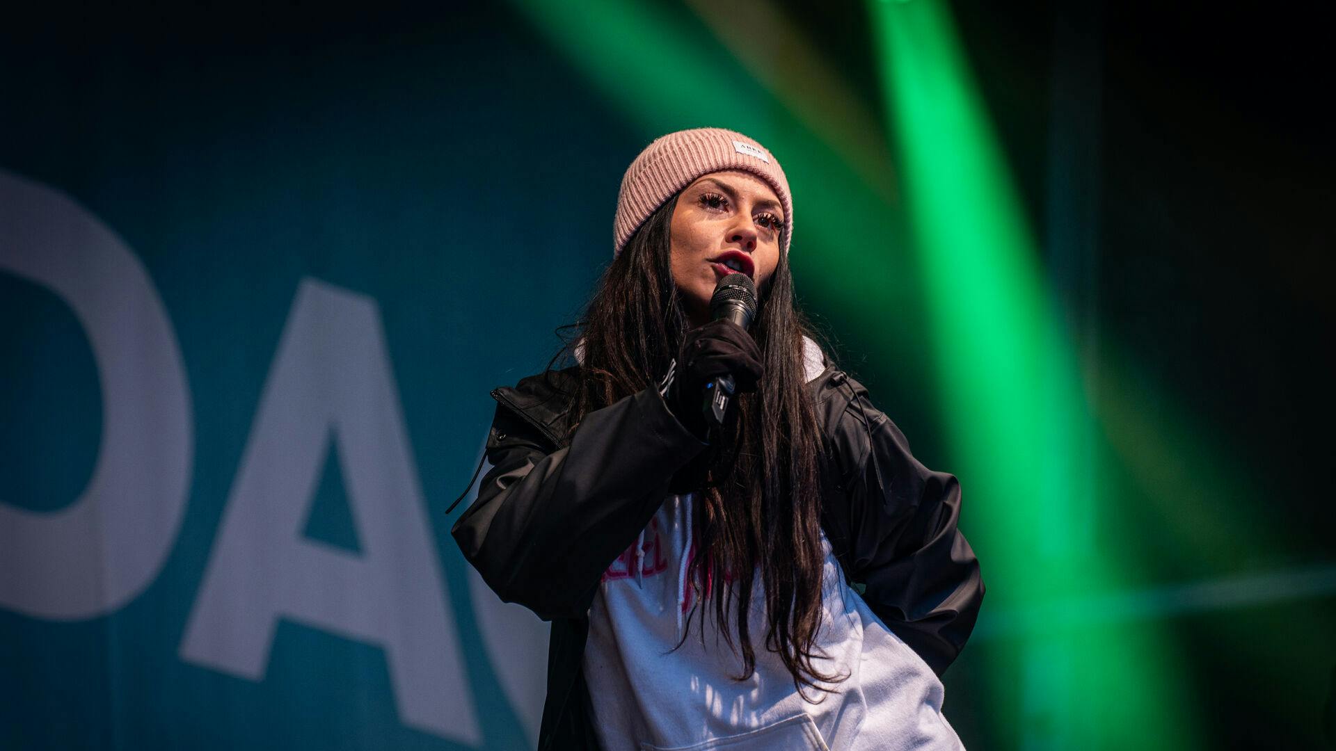 Rapperen Tessa er den seneste til at kommentere på konflikten i Israel og Palæstina.