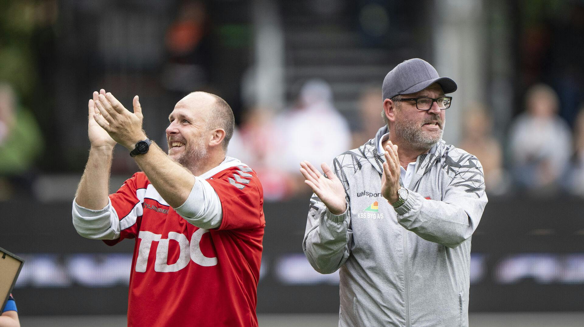 Sportschef Peter Lassen (til højre red.) mener ikke, at klubbens præstationer har været gode nok.