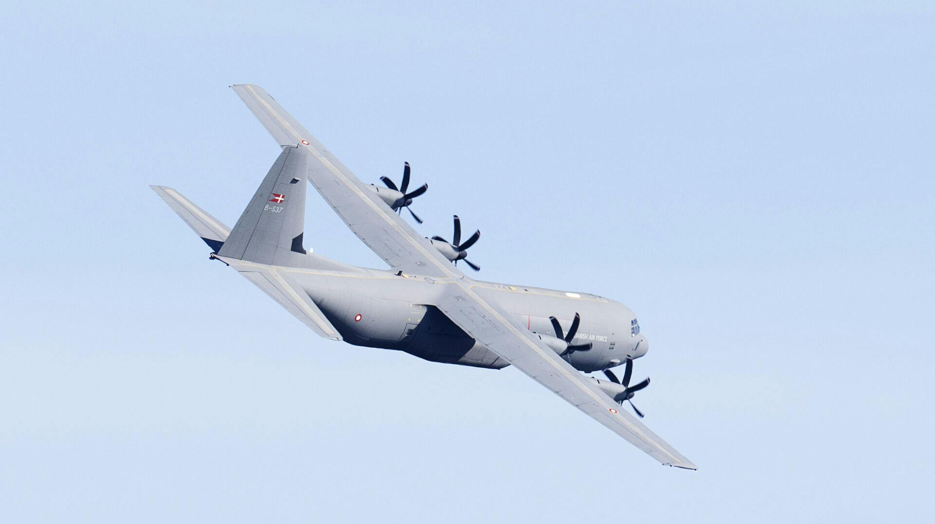 Flyvevåbenets Hercules C-130 Lockheed fotograferet over Helsingør, søndag den 5. september 2021. I anledning af Flagdag for Danmarks Udsendte, gennemfører Forsvaret to overflyvninger med henholdsvis F-16 og C-130 søndag. (Foto: Claus Bech/Ritzau Scanpix)