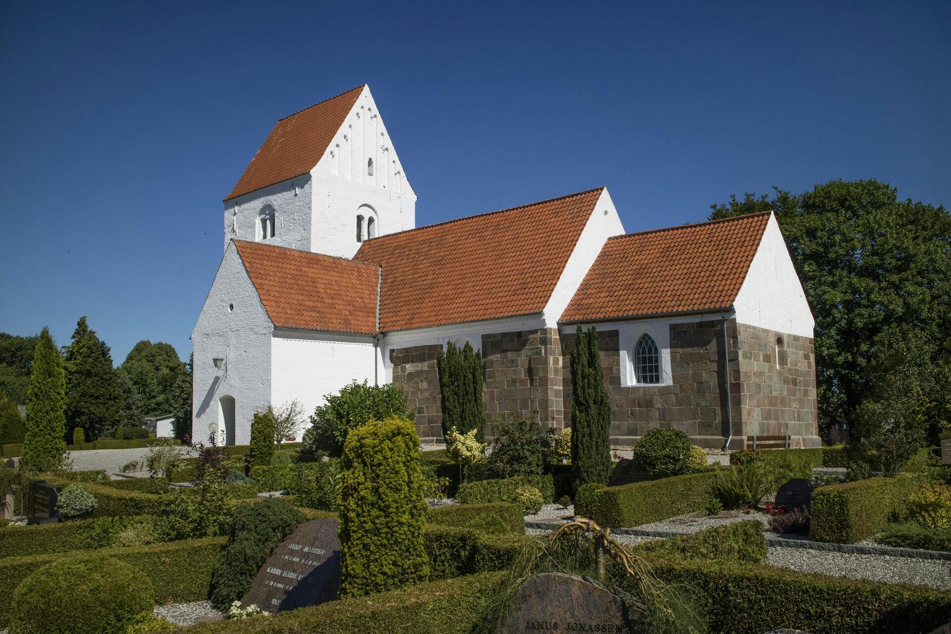 Kaldes også Ejstrupholm Kirke. Skib og kor er romanske, formentlig fra første halvdel af 1100-tallet. Tårn, våbenhus og korsarm blev tilføjet senere. Sidstnævnte var den sidste tilføjelse og kom til i 1626.