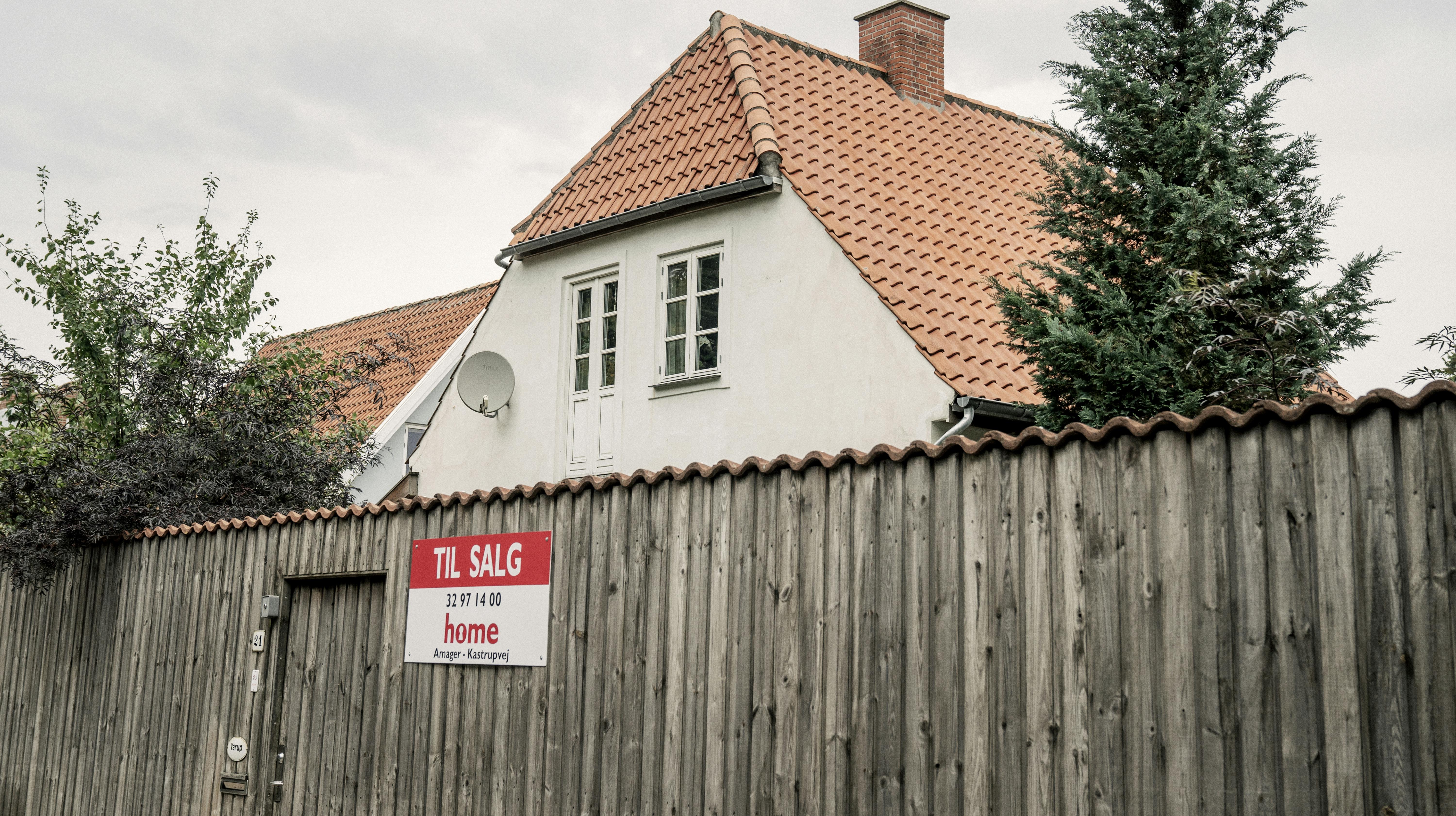 Antallet af boliger, der er til salg, rykker sig ikke rigtigt ud af stedet lige nu.