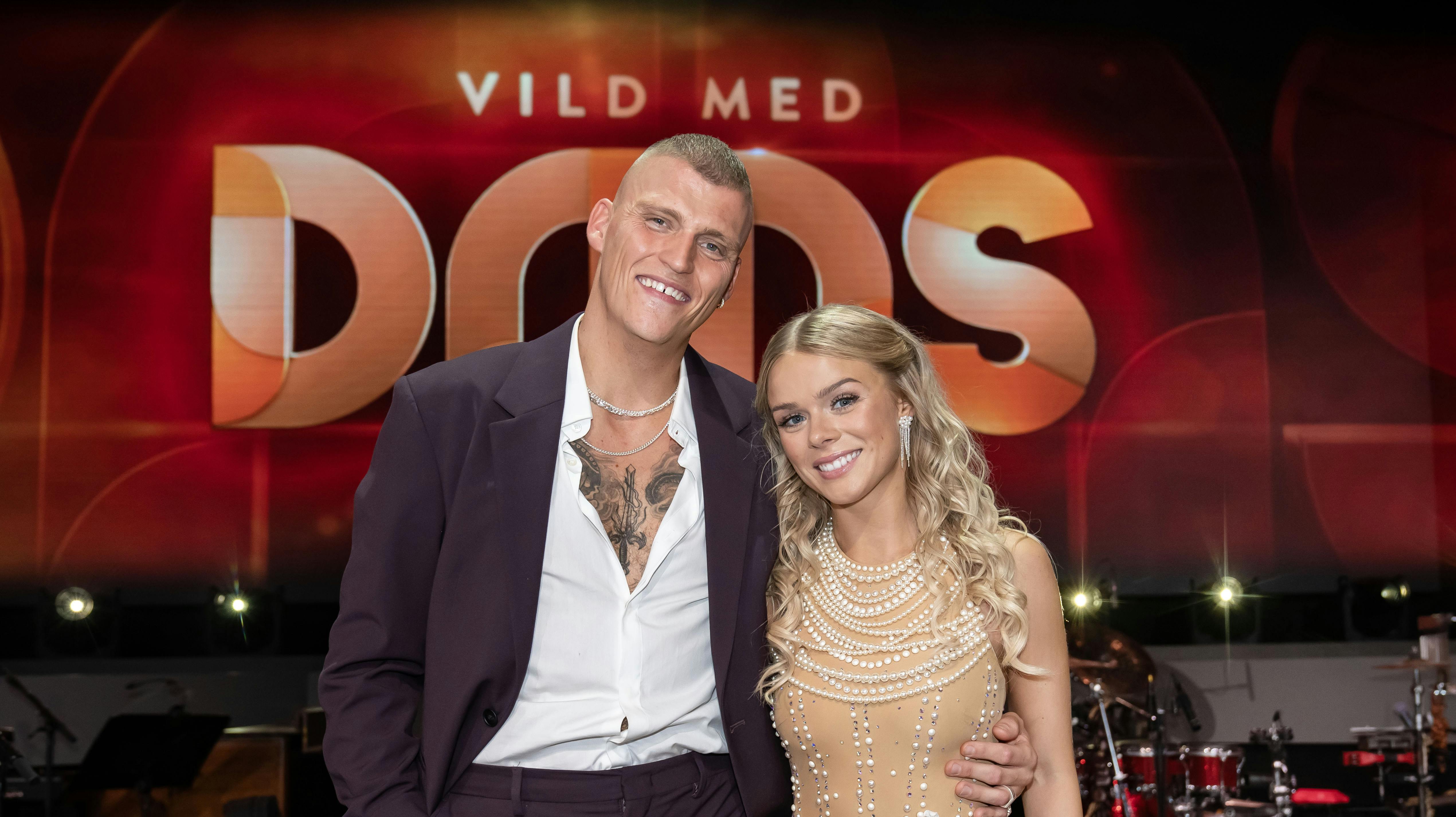 Med et særligt smykke i øret, dansede Sebastian Bull sig videre i fredagens "Vild med dans". 