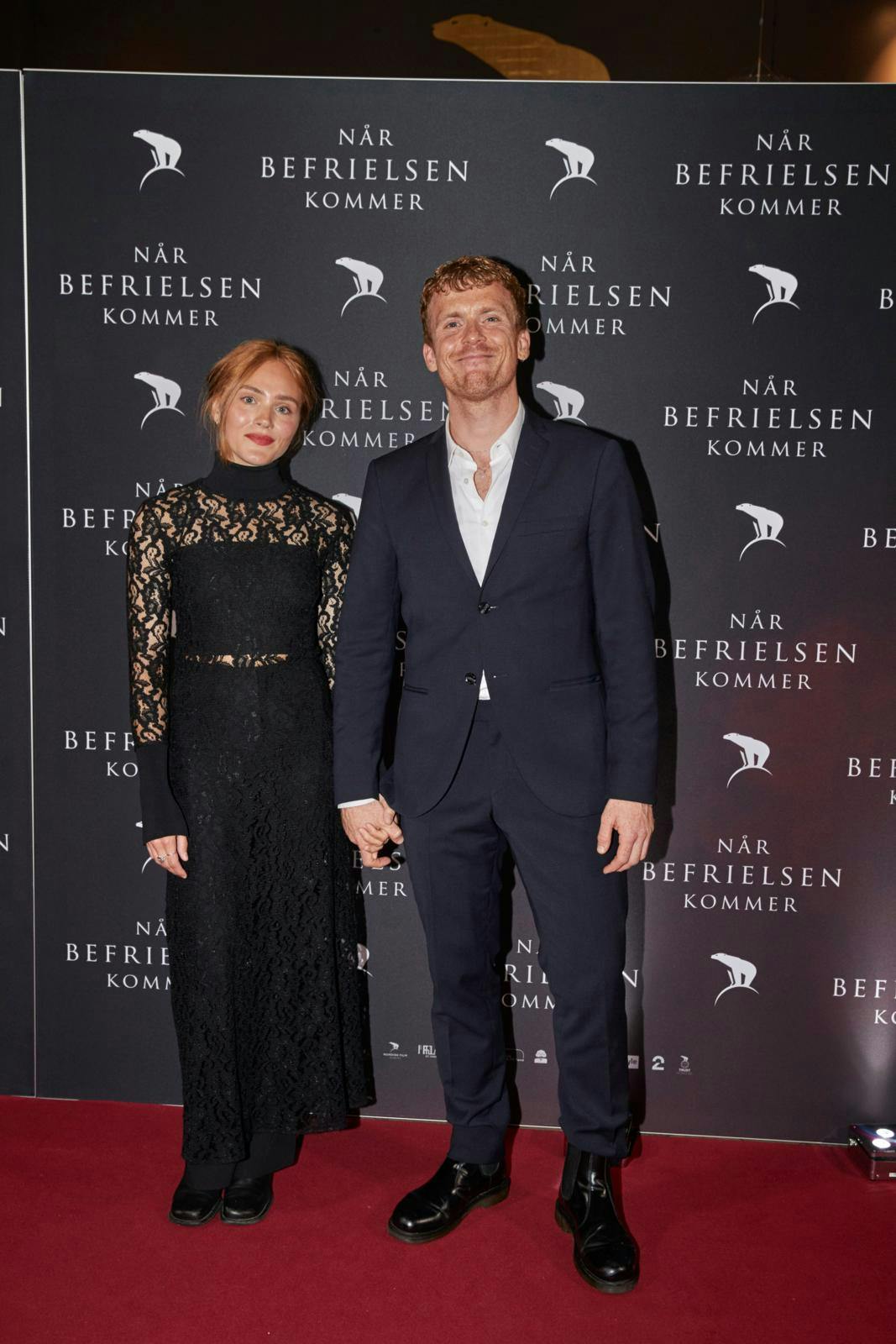 Morten Hee Andersen med sin svenske kæreste, Agnes Westerlund Rase, 29, som han spillede over for i filmen ”Margrethe den Første” fra 2021. Sammen har de base i København, men Agnes har beholdt sin lejlighed i Stockholm. – Hun er jo også skuespiller og har virkelig godt gang i den, så når hun arbejder med et projekt, er det ofte i Sverige, siger han.