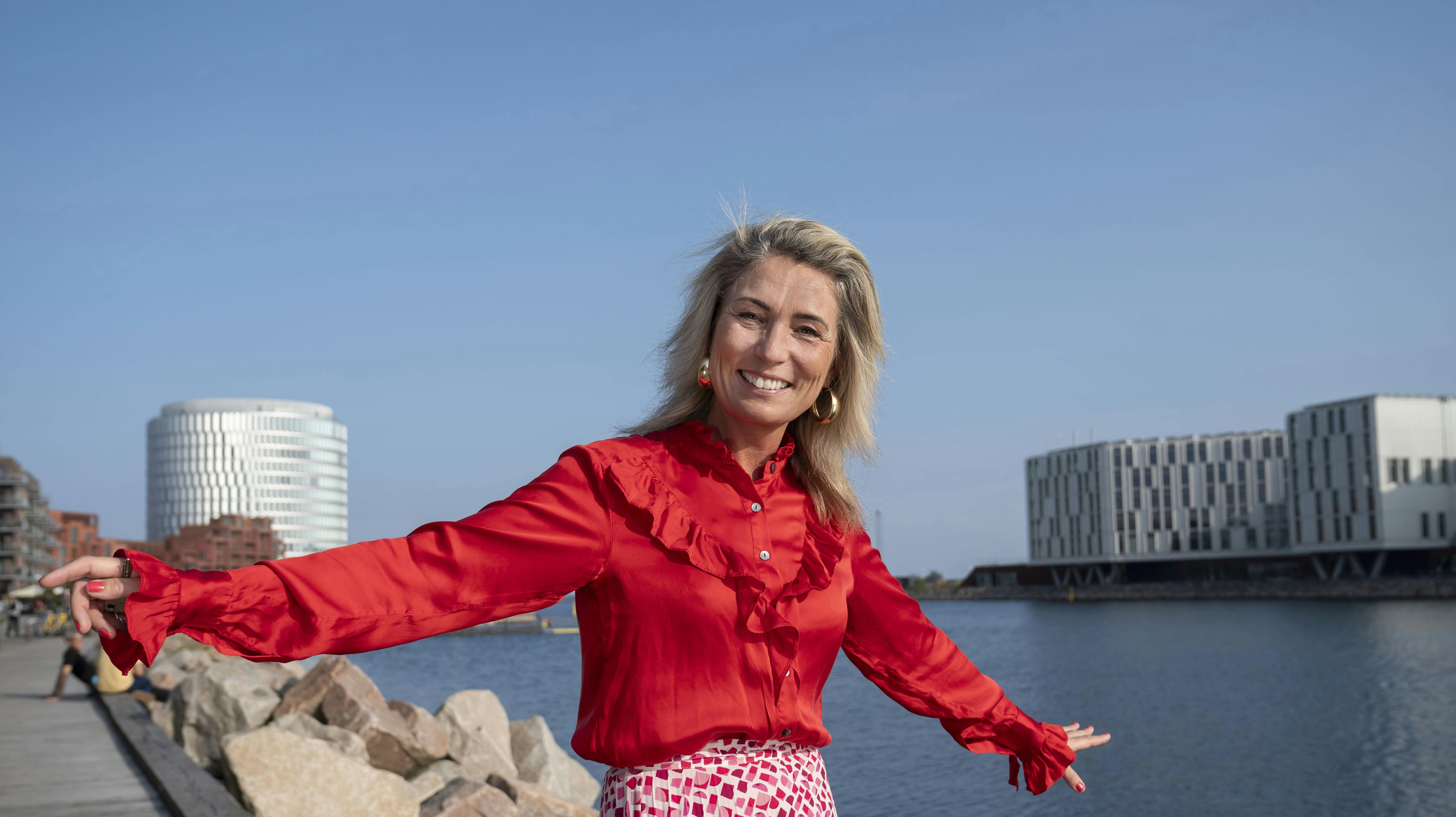 ”Gift ved første blik” er ikke det eneste tv-program, Pernille har medvirket i. I 2006 deltog hun nemlig i quizprogrammet ”1 mod 100” med Peter Schmeichel som vært, hvor hun vandt 150.000 kr. til sit bryllup året efter.