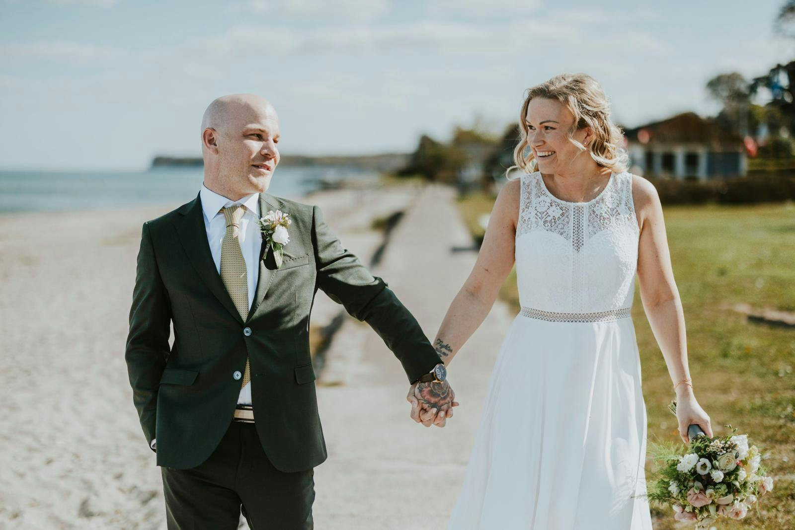 Mark bliver gift med Line Winther Lindtorp, 31, fra Svendborg – men hun er ikke typen, som Mark normalt ville falde for. – Jeg ved godt, jeg selv er fra provinsen, men hun er lidt mere provins, end jeg er, siger Mark, som med egne ord normalt falder for ”bypigen”.