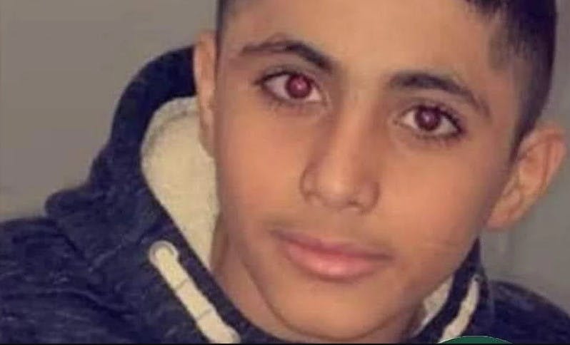 16-årige Farhad har været væk siden 9. april sent om aftenen, hvor hans familie blev stoppet af politiet. Drengens mange dårlige erfaringer med politiet fik ifølge familien teenageren til at løbe fra betjentene - siden er drengen ikke blevet set.