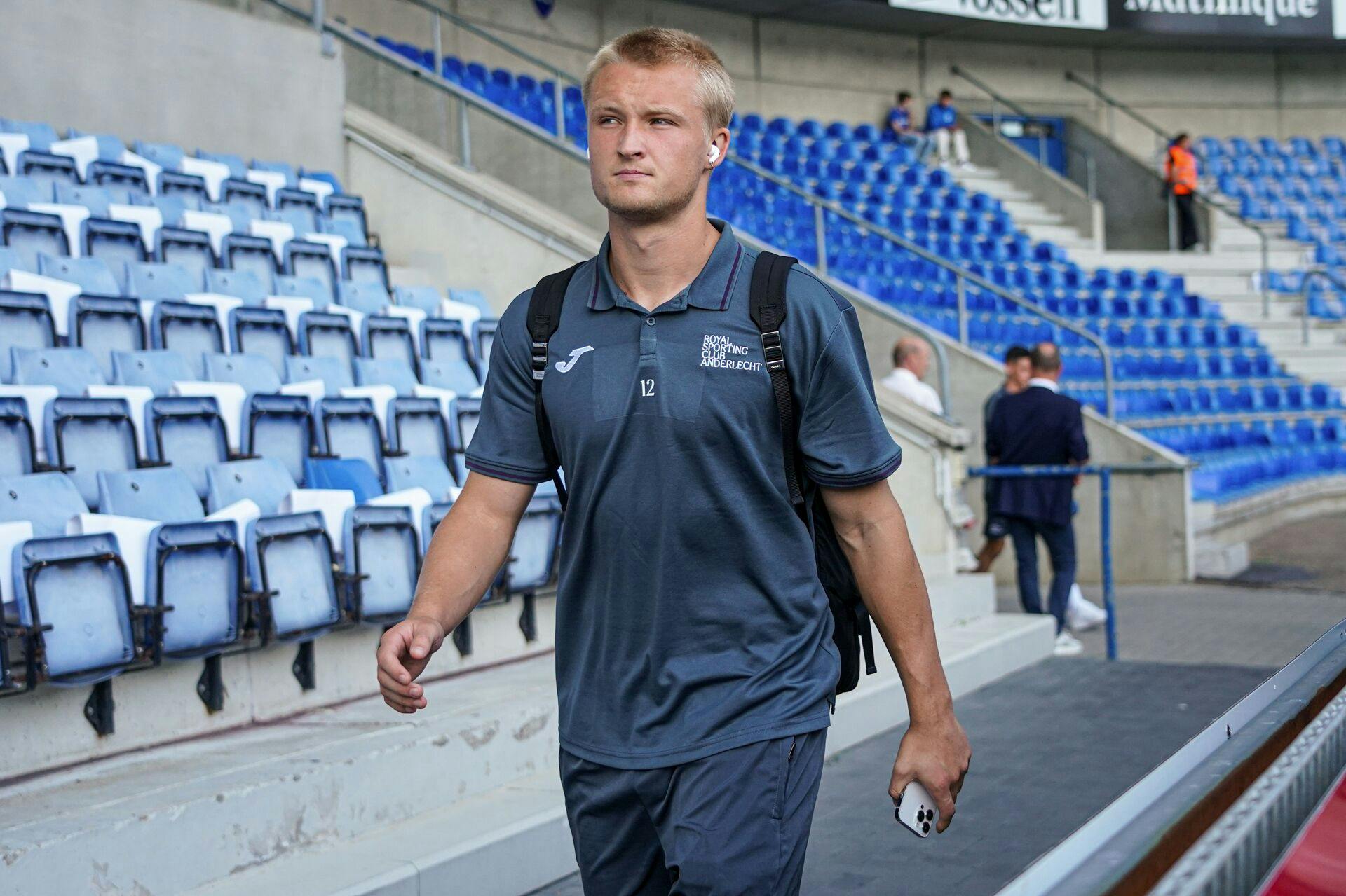 Kasper Dolberg er blevet far til to tvillingpiger. Han scorer mål for Anderlecht, og så er han en del af Hjulmands landsholdstrup.