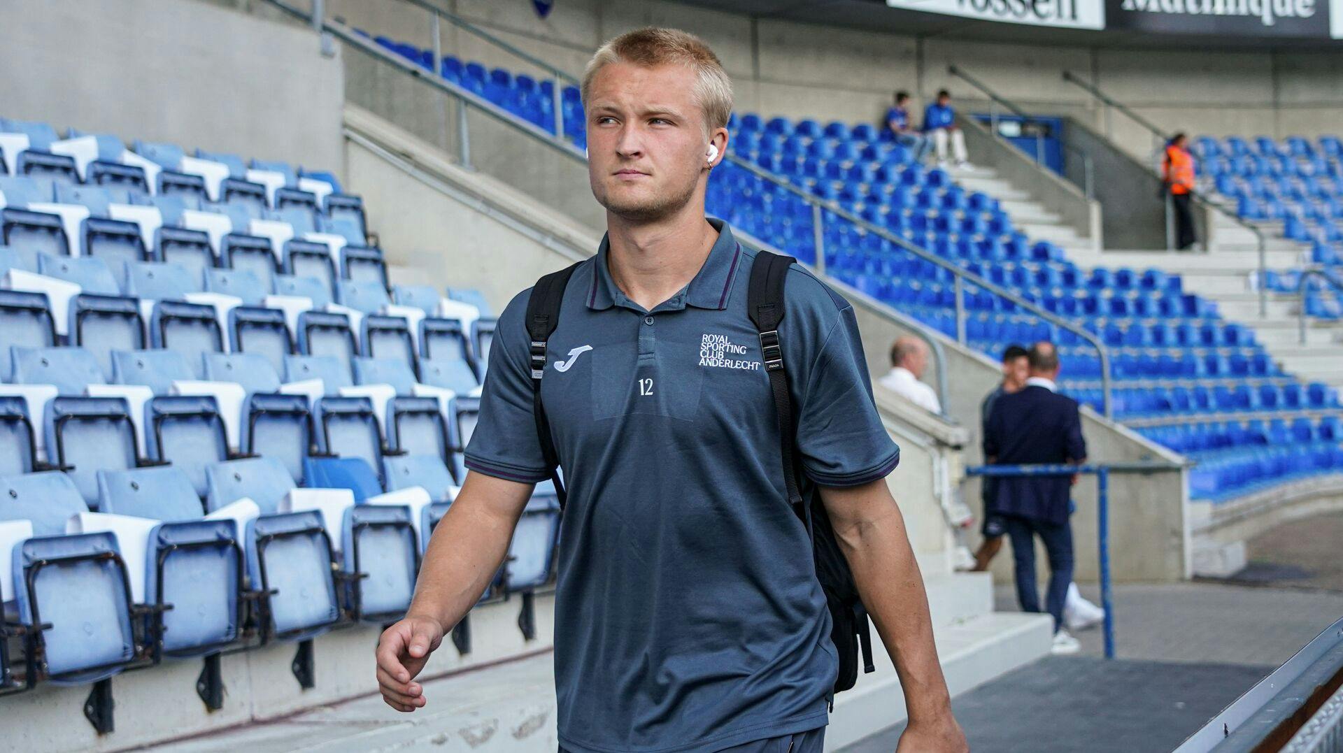 Kasper Dolberg er blevet far til to tvillingpiger. Han scorer mål for Anderlecht, og så er han en del af Hjulmands landsholdstrup.