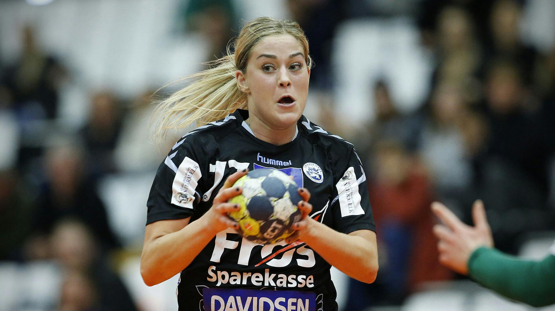 Kosovos håndboldlandshold, heriblandt Leonora Demaj, har tre spillere, som er født og opvokset i Danmark, med til torsdagens landskamp.