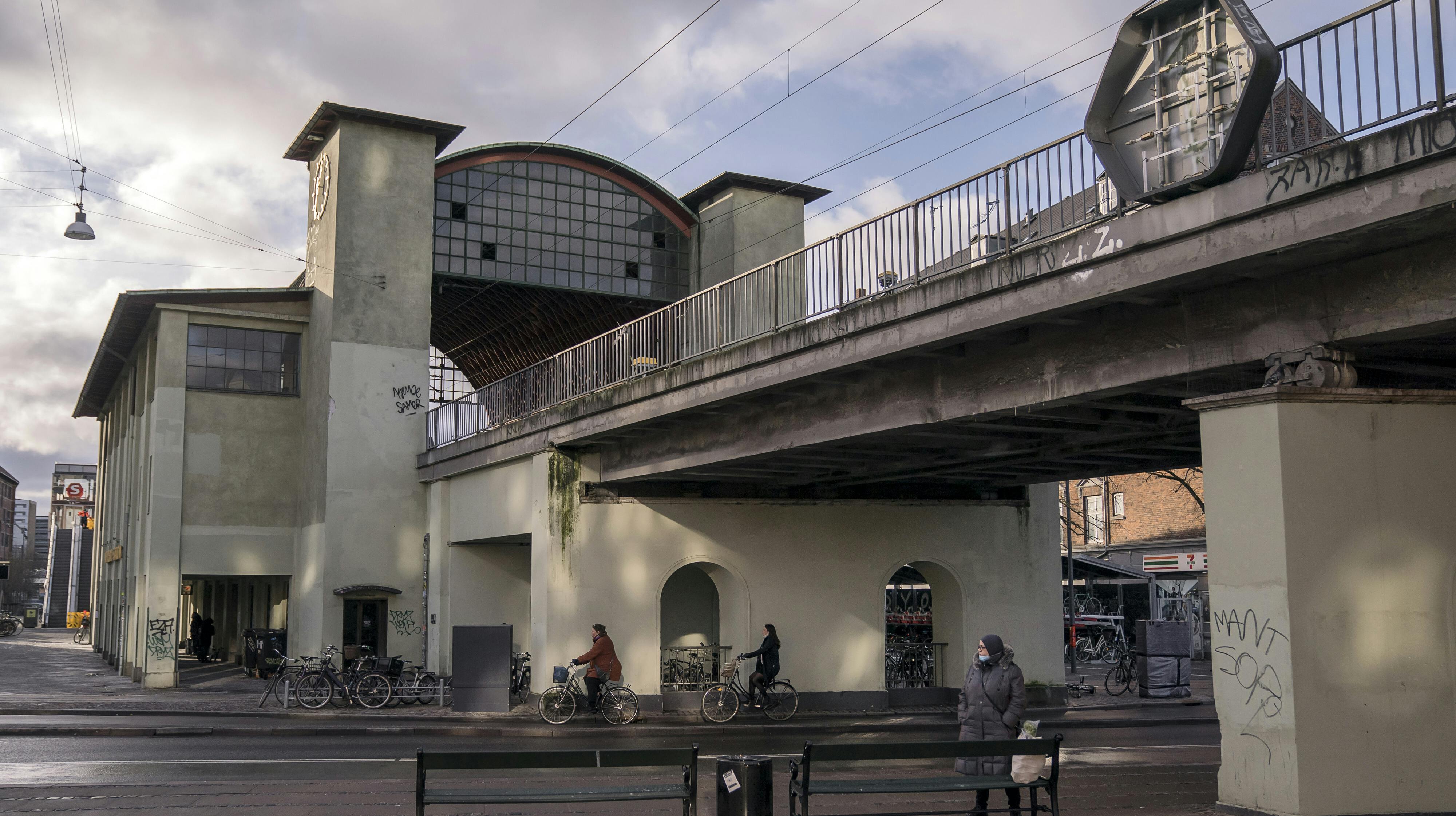 En person blev torsdag stukket ned ved Nørrebro Station