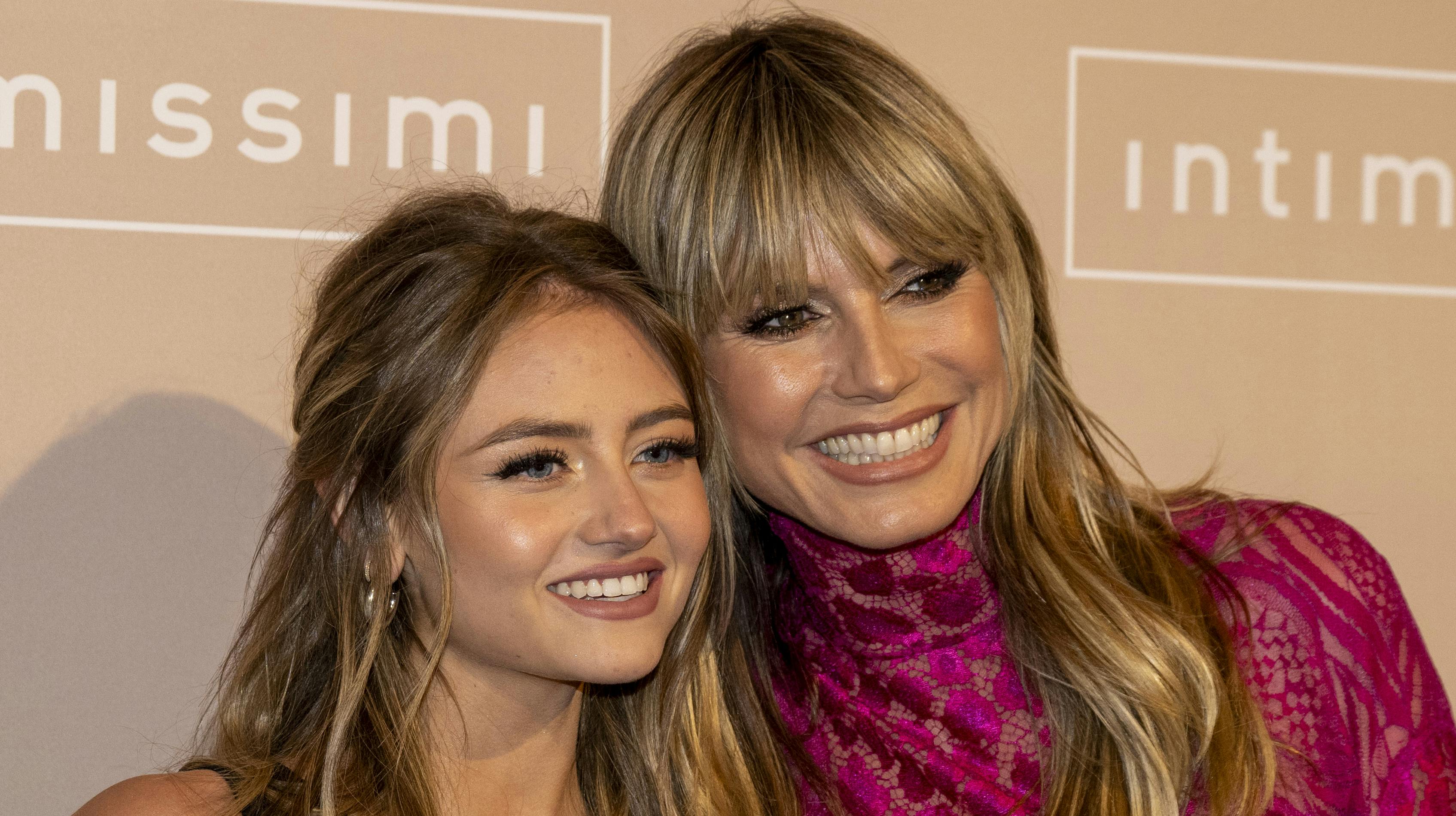 06 October 2023, Berlin: Heidi Klum (r) arrives with her daughter Leni at an event of the lingerie label Intimissimi at the Bode Museum. Photo by: Monika Skolimowska/picture-alliance/dpa/AP Images