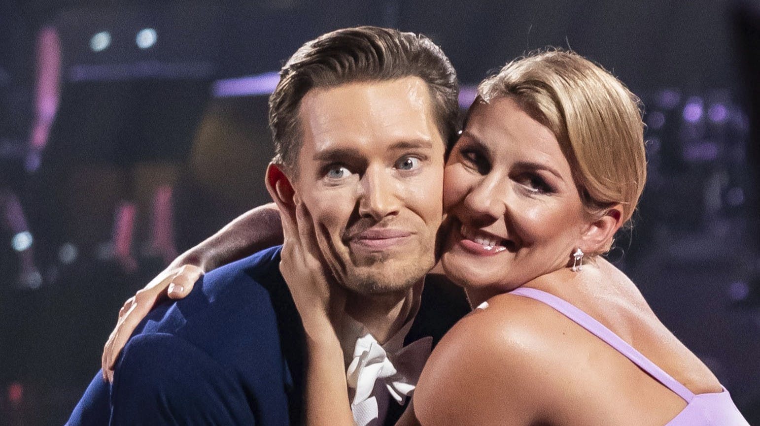 Midt i "Vild med dans" vælger Mette Sommer at tage til Rhodos med familien - og hun tager sin partner Morten med. 