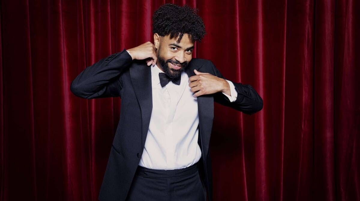 Andrew Moyo er vært til årets P3 Guld. 