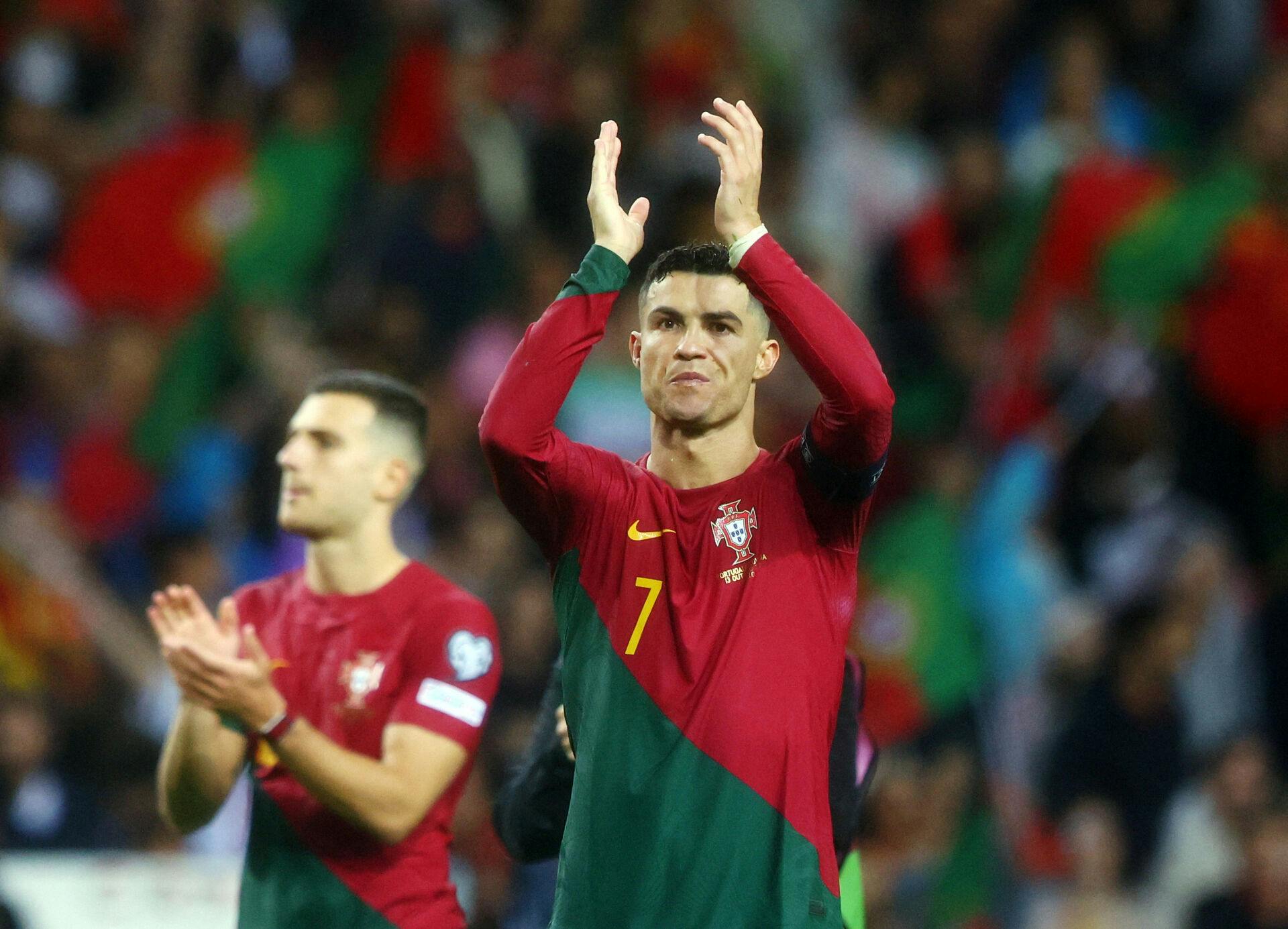 Advokater mener, at Cristiano Ronaldo skal retsforfølges for utroskab. Når sagen til domstolene, kan det koste ham 99 piskeslag.