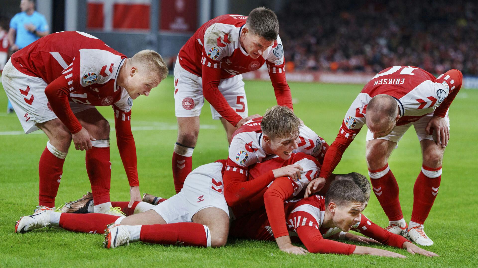 Robert Skov lavede to mål i kampen mod Kasakhstan lørdag aften.