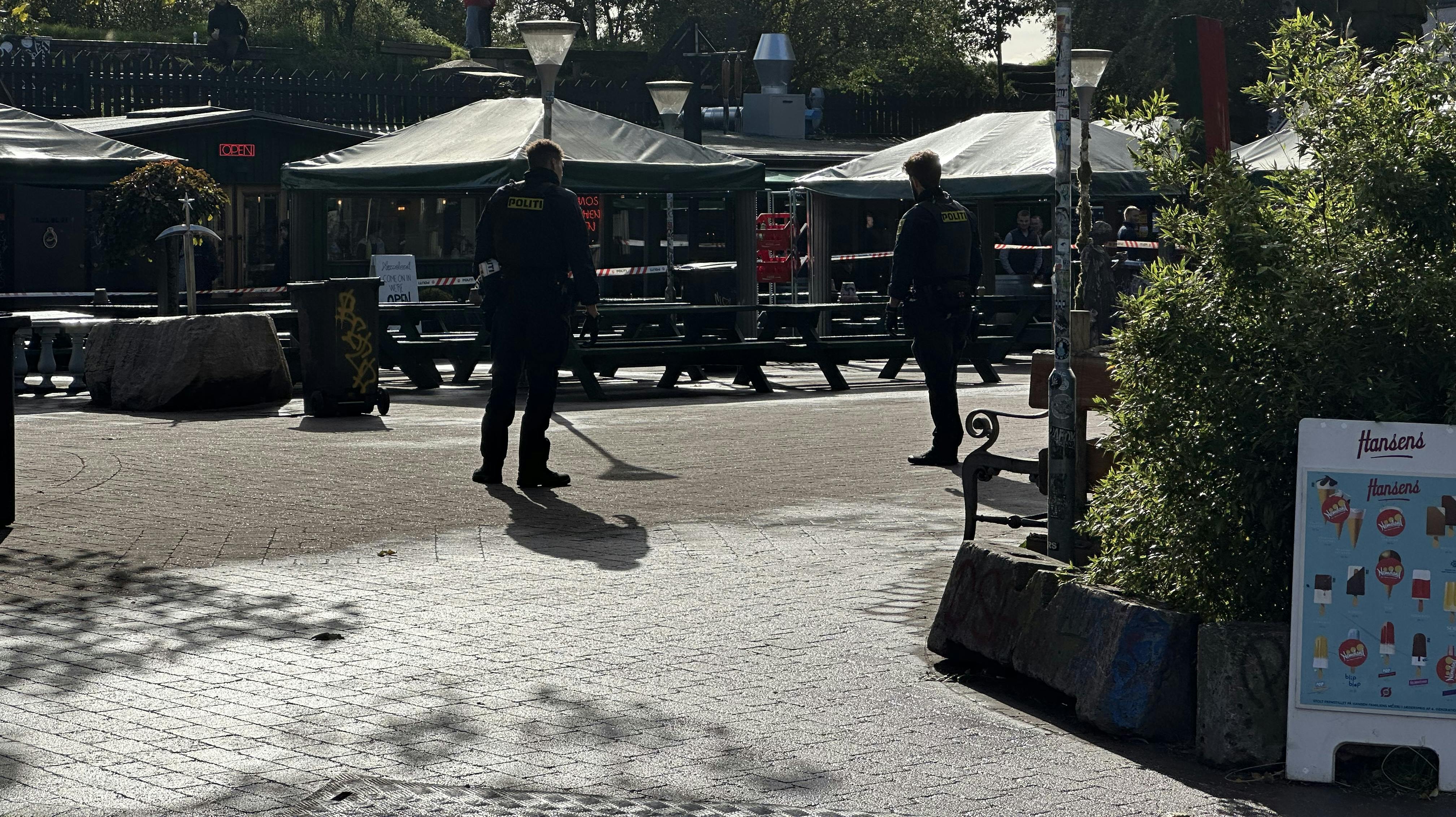 I et opslag på det sociale medie X skriver politiet, at man er "massivt til stede" i området.