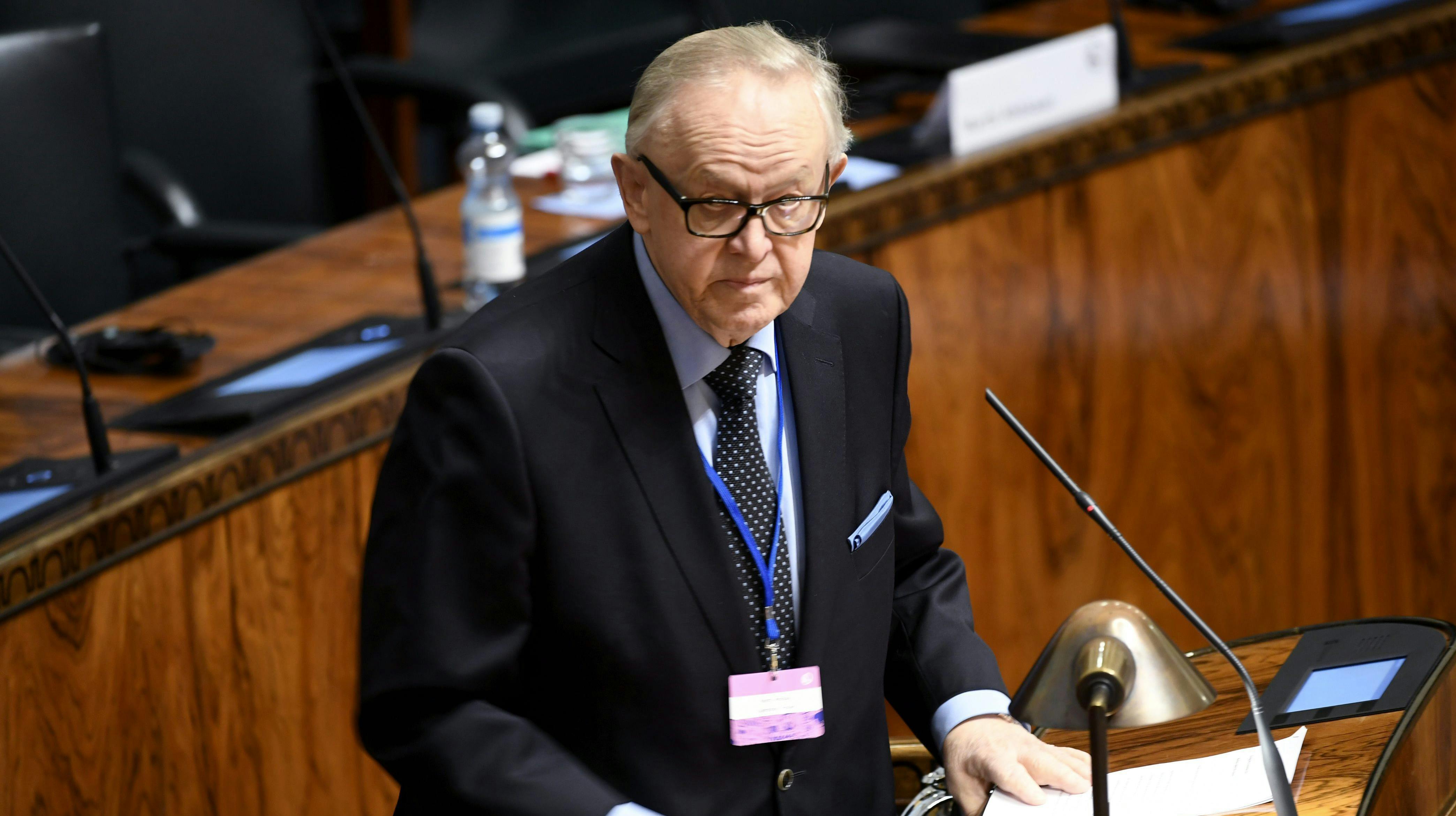 Ahtisaari var finsk præsident fra 1994 til 2000. 