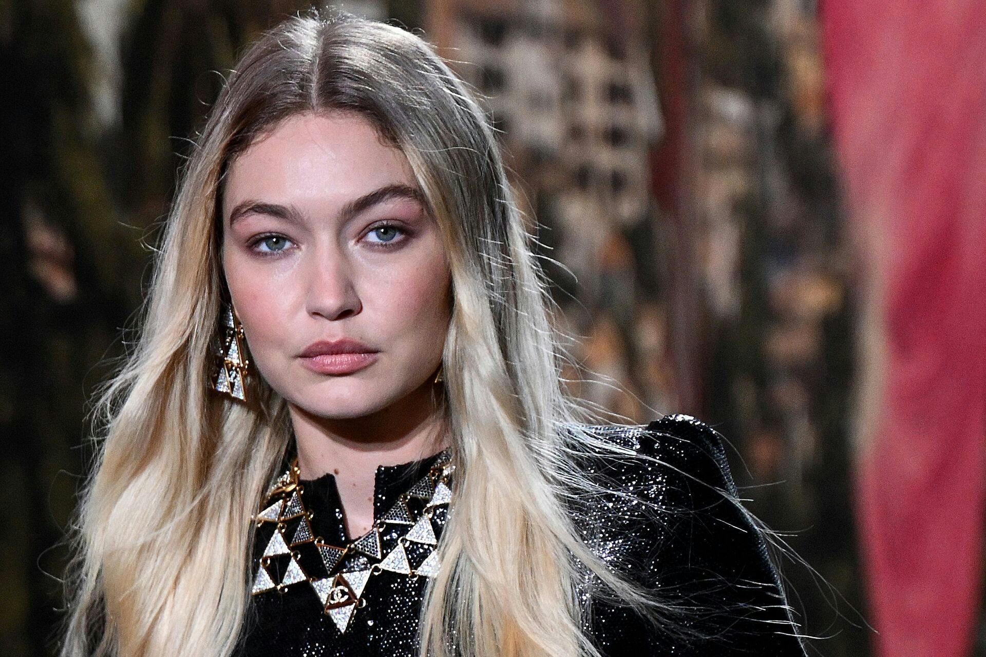 Gigi Hadid er datter af ejendomsmægler Mohamed Hadid, som blev født i en muslimsk palæstinensisk familie. 