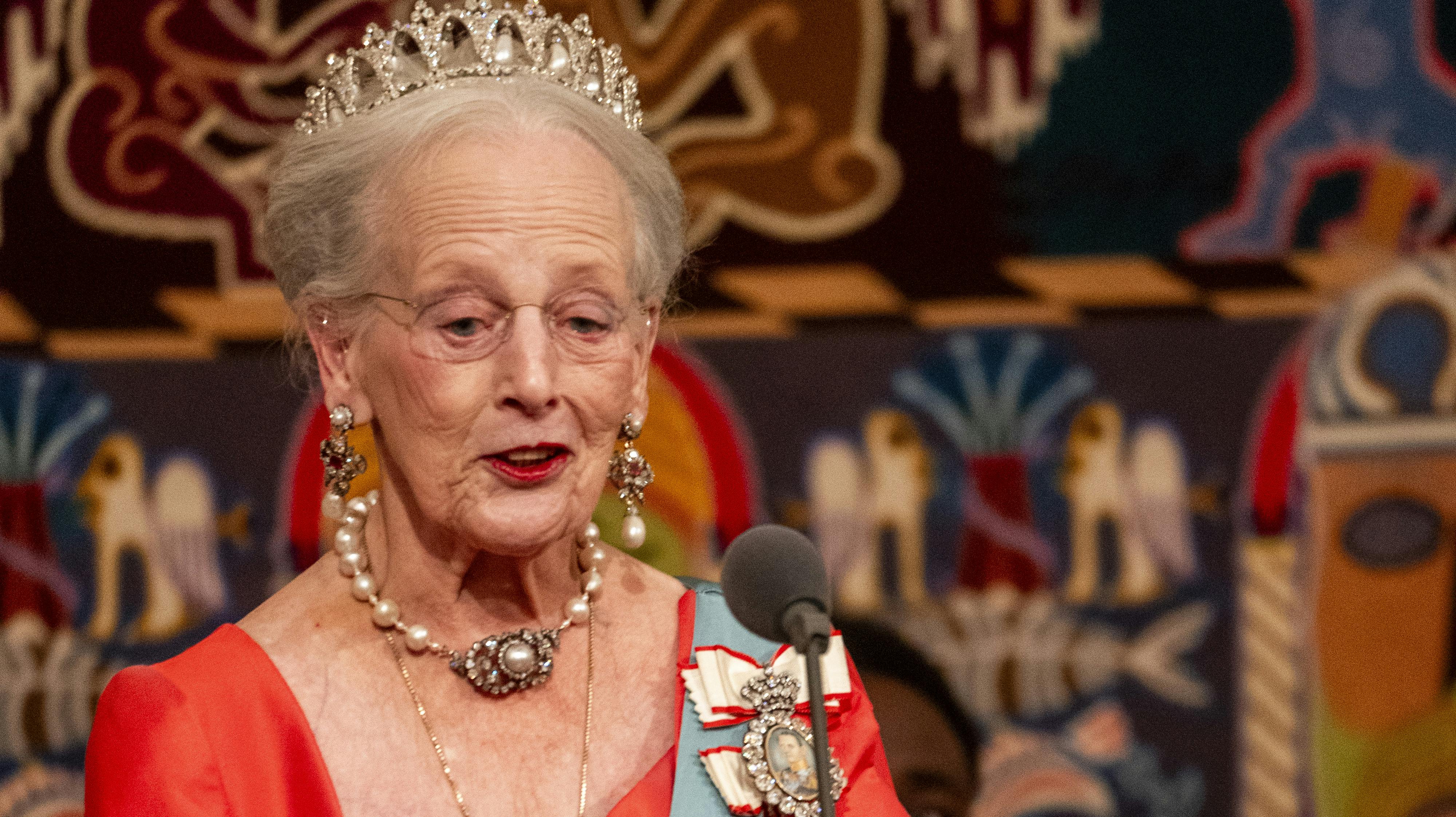 Dronning Margrethe hev noget overraskende en høj dansk rapper op ad hatten sidst på aften.