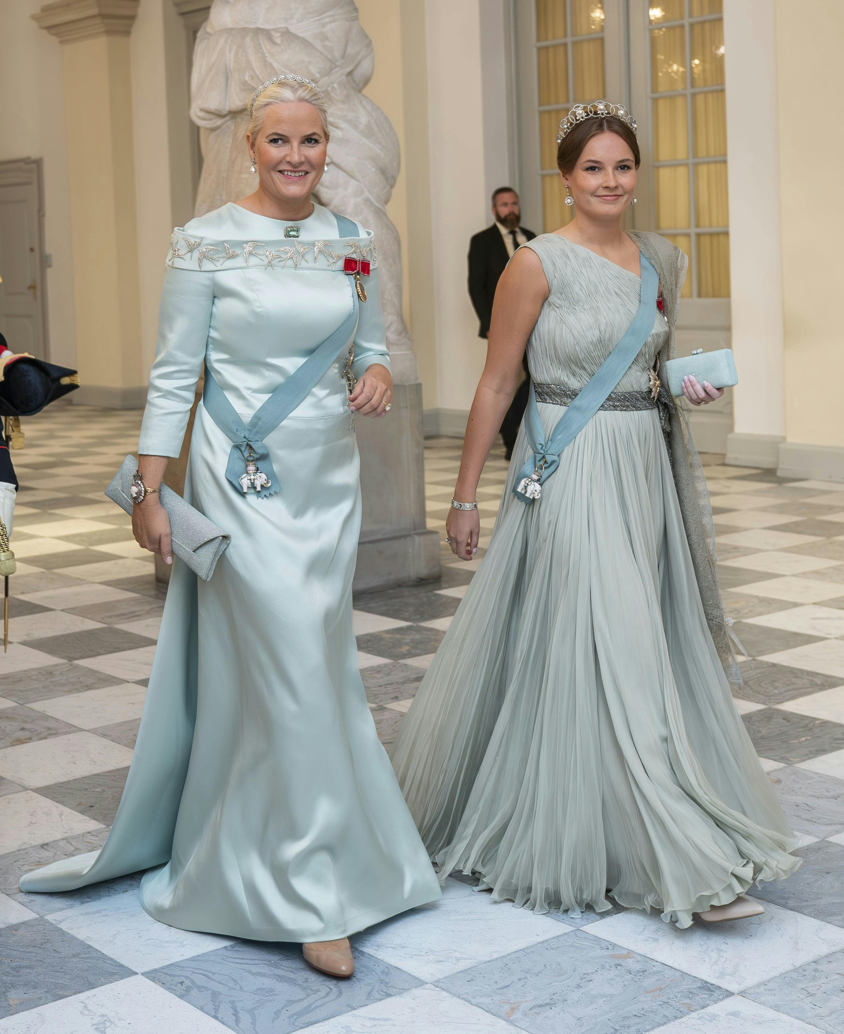 Kronprinsesse Mette-Marit og prinsesse Ingrid Alexandra repræsenterede sammen med kronprins Haakon det norske kongehus til prins Christians 18-års fødselsdag.