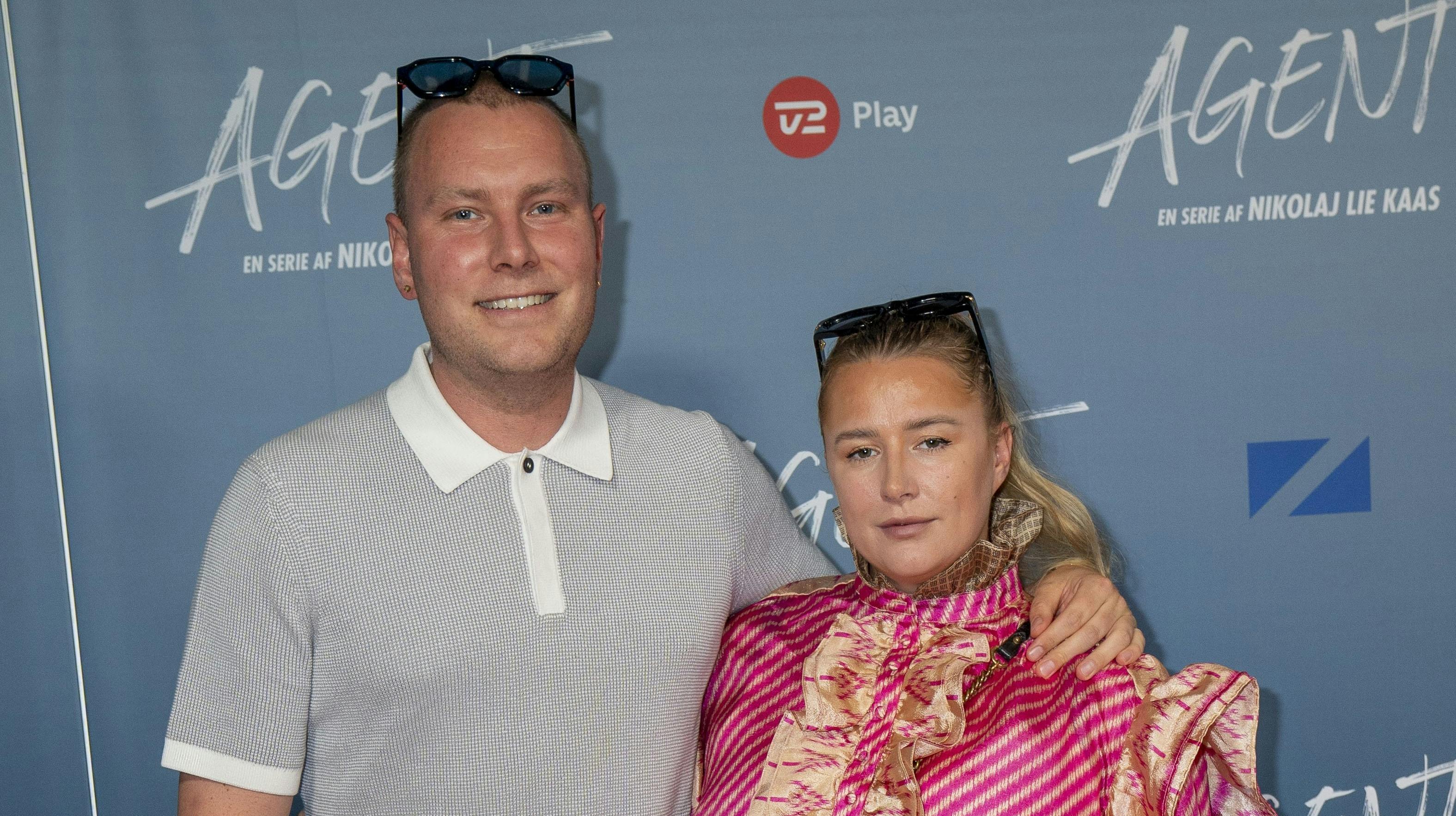 Pelle Peter og Maria Jencel afslører grunden til, at de sælger huset efter kort tid. 