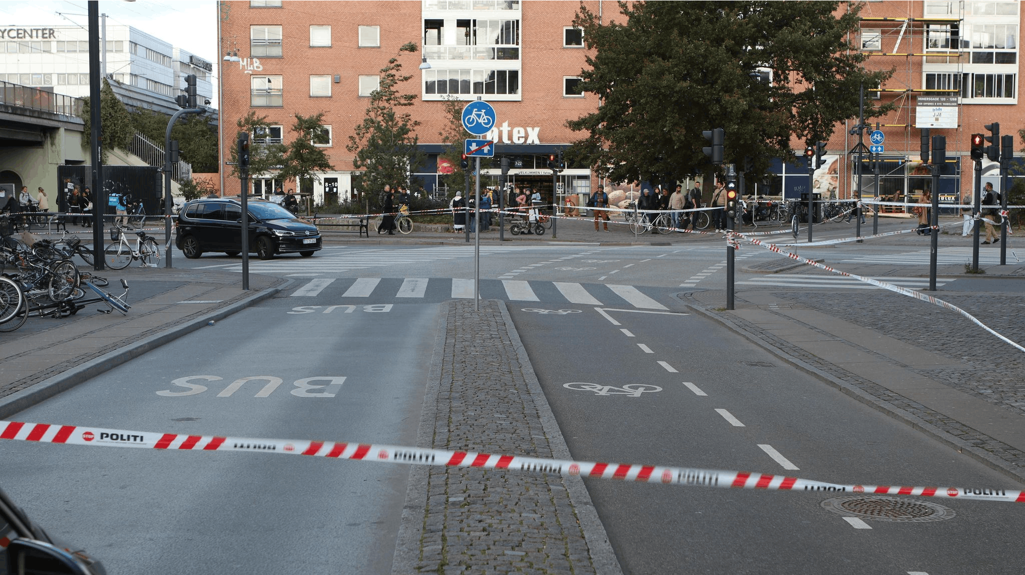 Den 15-årige dreng blev stukket ned på Nørrebro Station midt om dagen - i den forbindelse blev et stort område afspærret.