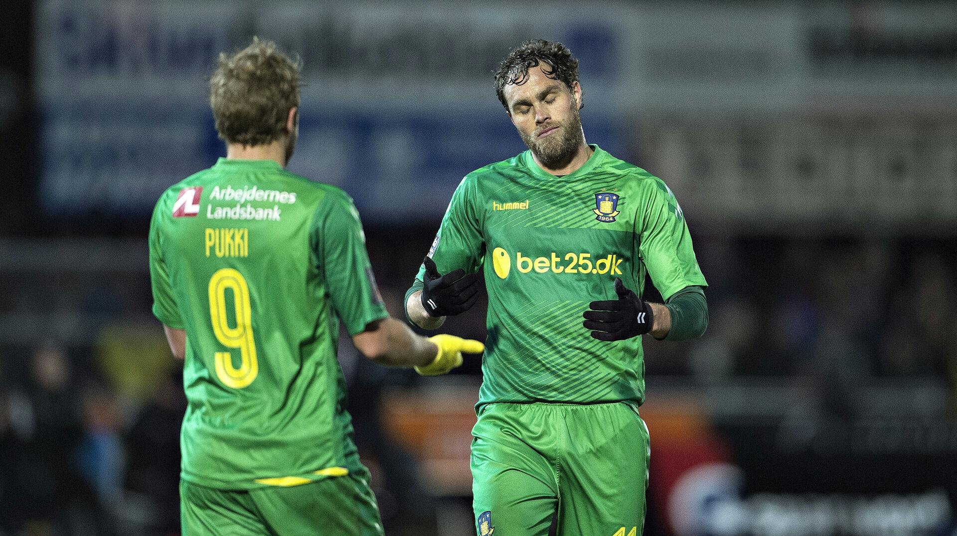 Johan Elmander var dybt påvirket under kommenteringen af mellem Belgien og Sverige.