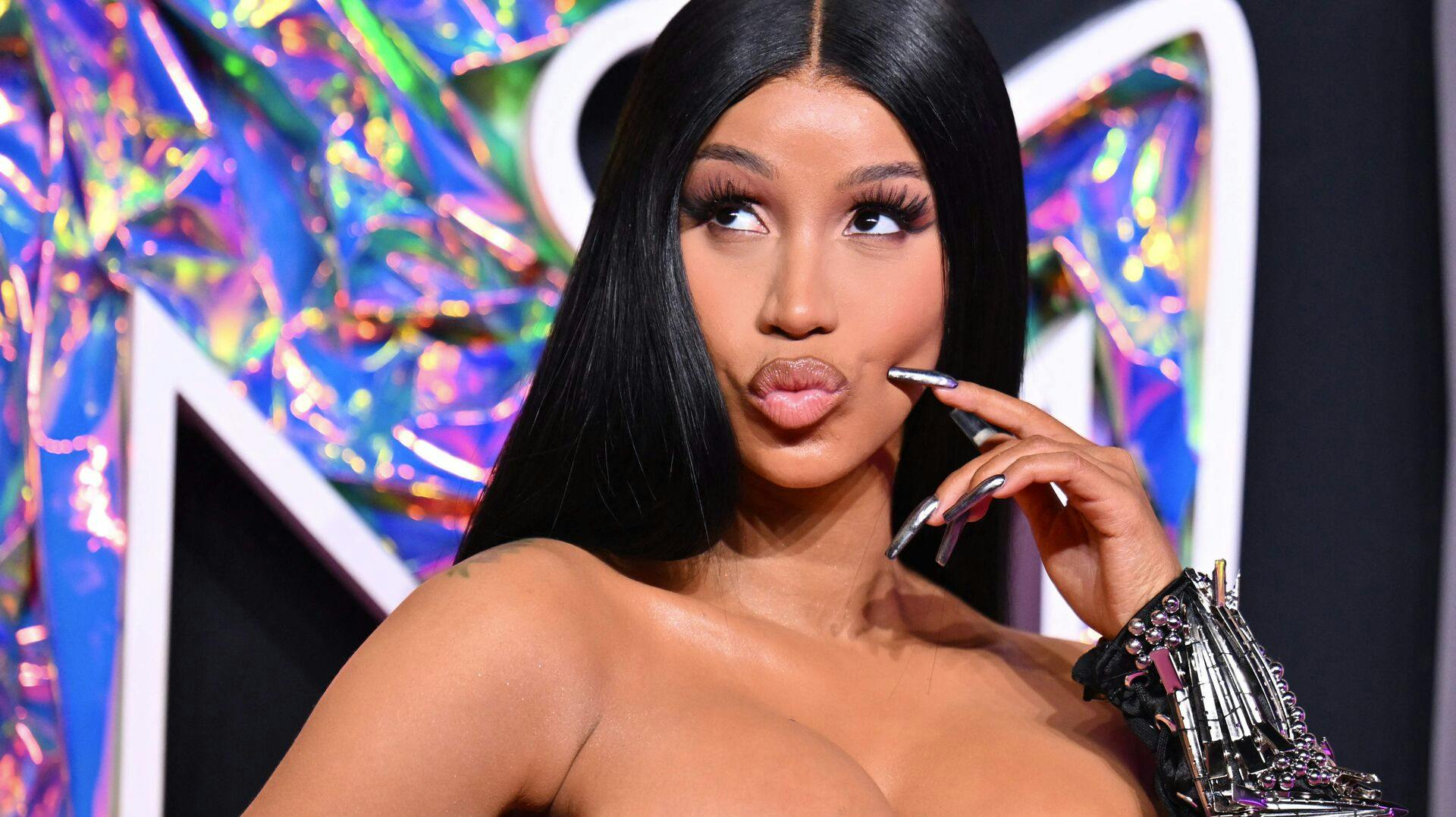 TOPSHOT - US rapper Cardi B arrives for the MTV Video Music Awards at the Prudential Center in Newark, New Jersey, on September 12, 2023. (Photo by ANGELA WEISS / AFP)