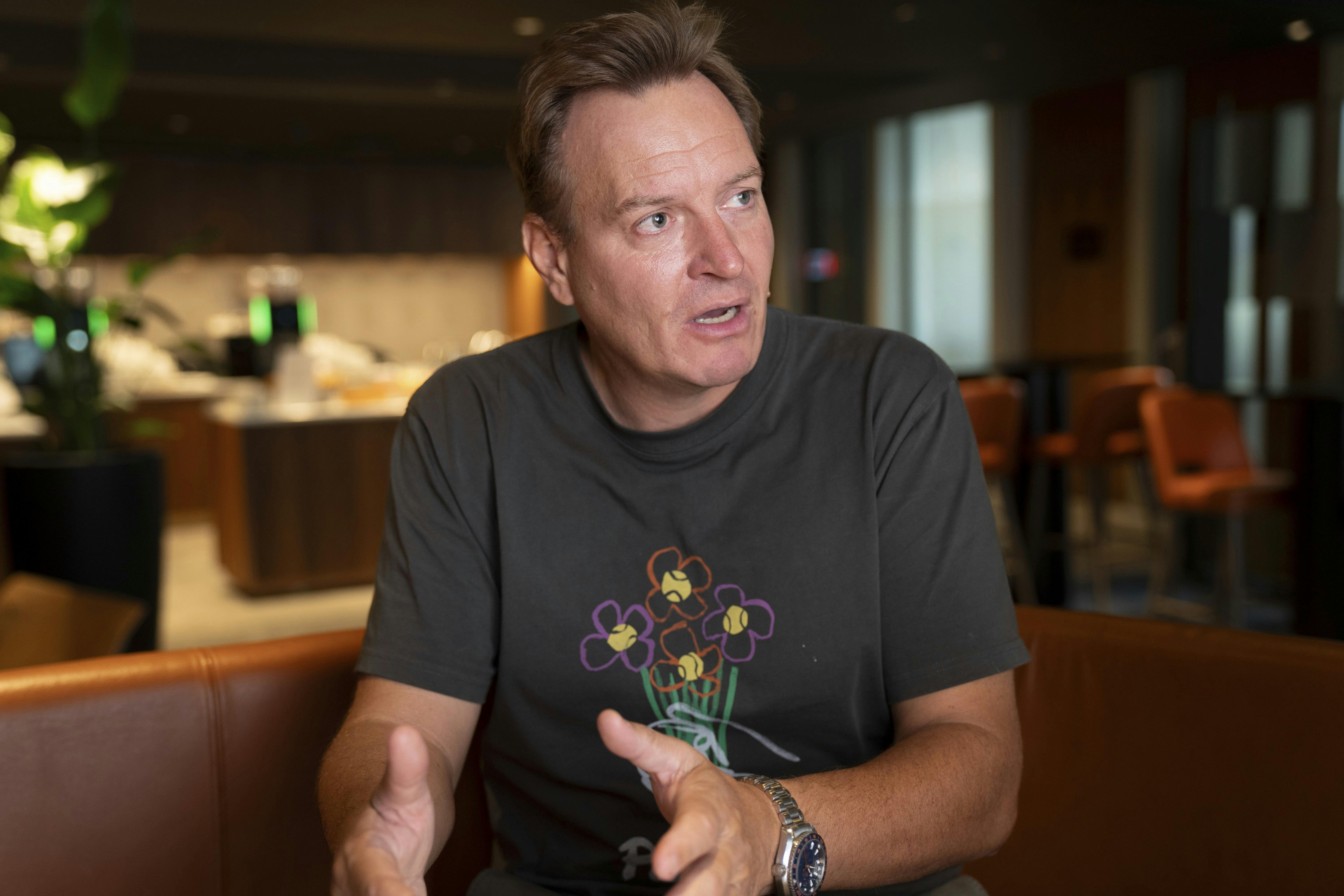 – Intet kommer i nærheden af det job, jeg har. Og så er vi ved at være der, hvor det vil være underligt for mange at se mig et andet sted, for jeg er indbegrebet af TV 2 nu, fortæller Rasmus Tantholdt.
