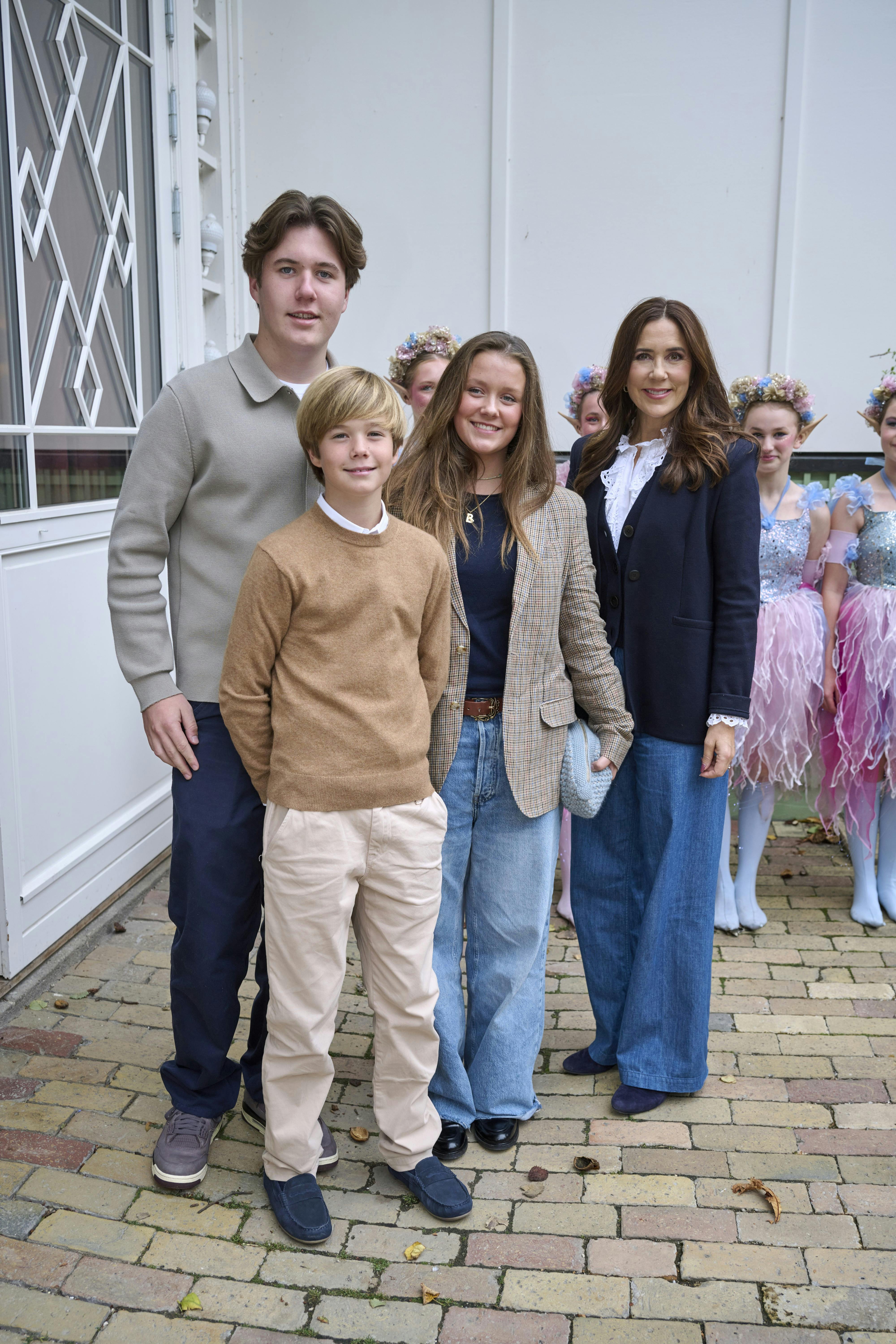 Opbakningen var stor fra tilskuerrækkerne, hvor Christian, 18, Vincent, 12, Isabella, 15, og mor Mary, 51, heppede på lillesøster. Far Frederik kunne desværre ikke nyde datterens store øjeblik, da han var til sejlads i sydfranske St. Tropez.