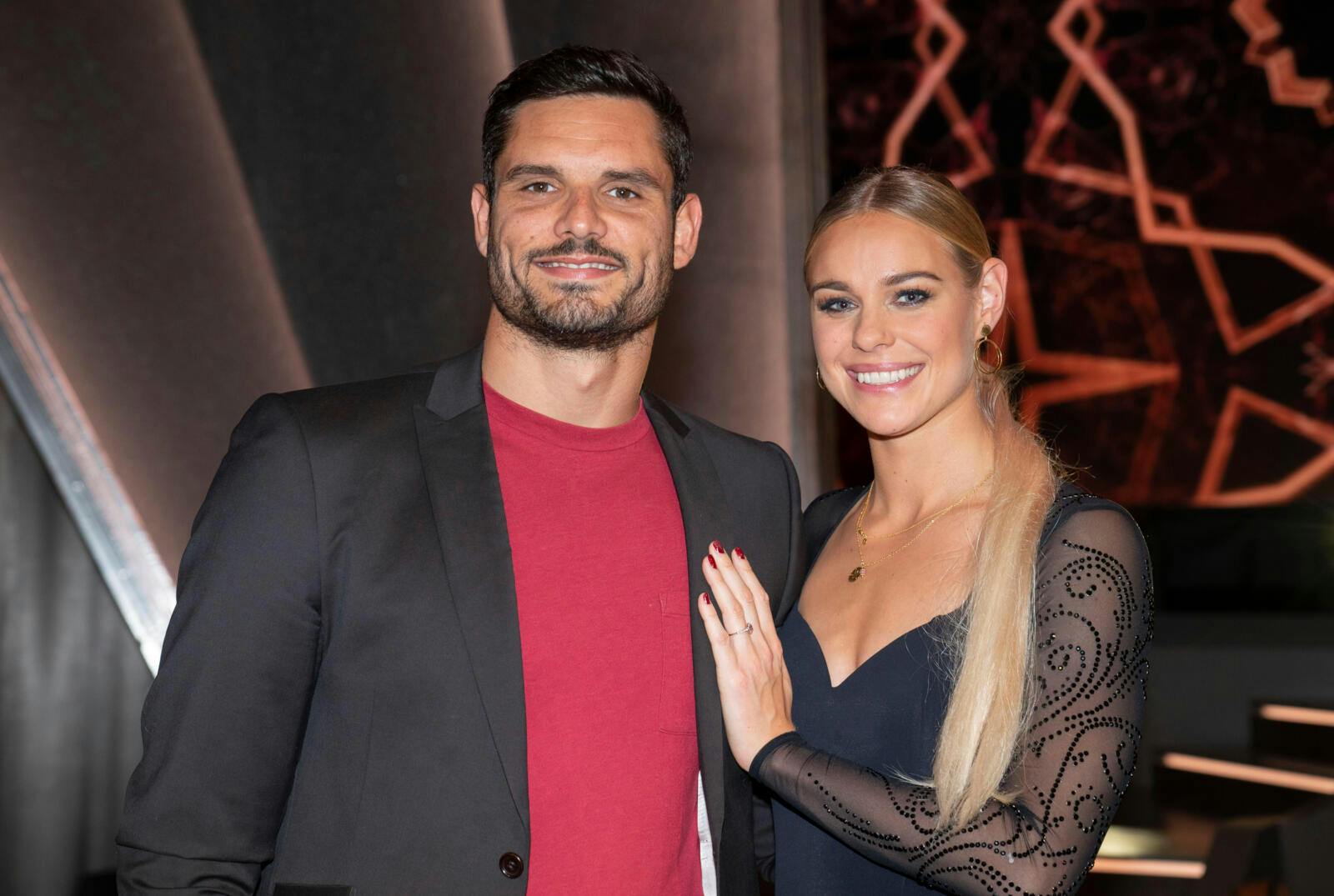 Siden februar 2020 har Pernille Blume, 29, kysset på Florent Manaudou, 32. Halvandet år efter faldt franskmanden på knæ for Herlev-svømmeren – men nu ser forholdet vaklende ud.