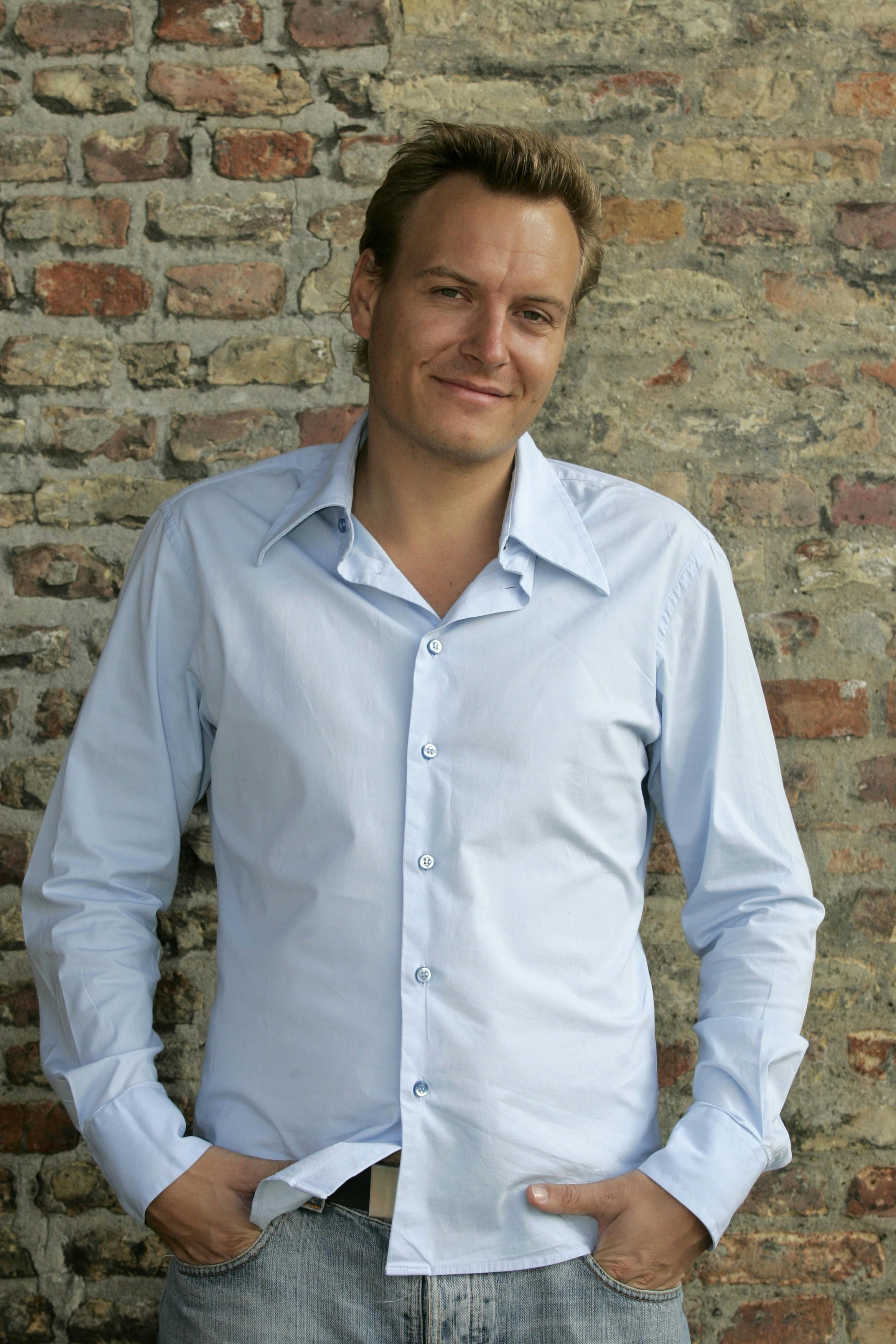 Så ung og frisk så Tantholdt ud i 2004 kort efter sin start på TV 2.
