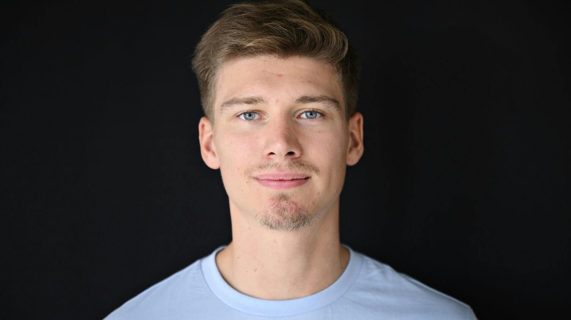Ishockeyspiller Oliver Gatz Nielsen fra SønderjyskE Ishockey portrætteret, da Metal Ligaen afholder Media Day torsdag den 18. august 2022 i København.