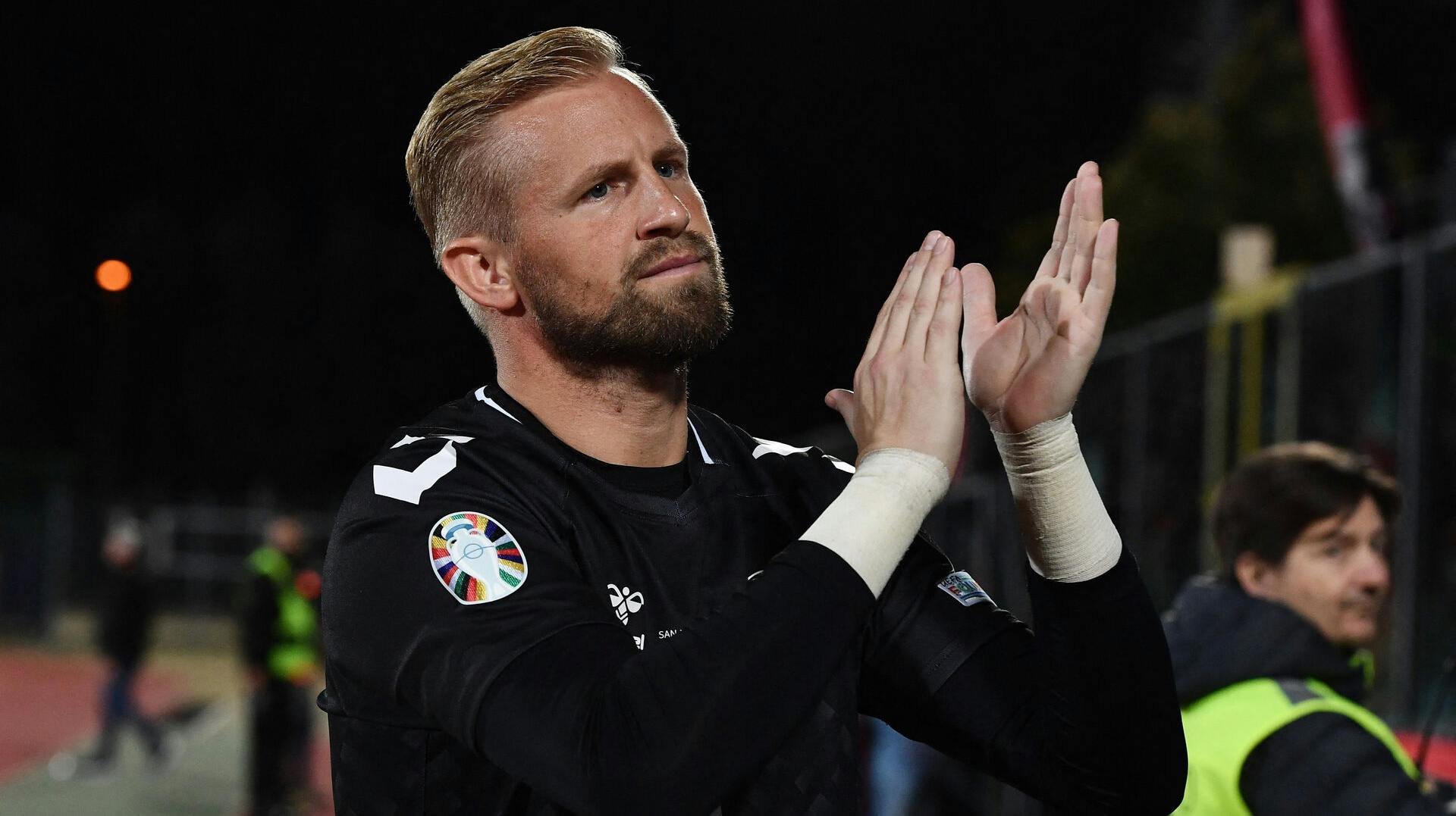 Kasper Schmeichel undskylder nu for kommentaren under landskampen mod San Marino. 