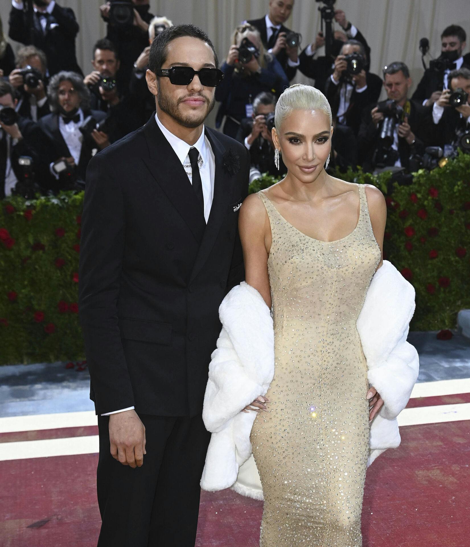 Kim Kardashian og Pete Davidson var sammen til Met Gala i New York sidste år, hvor realitydronningen overraskede ved at bære Marilyn Monroes gamle kjole. 