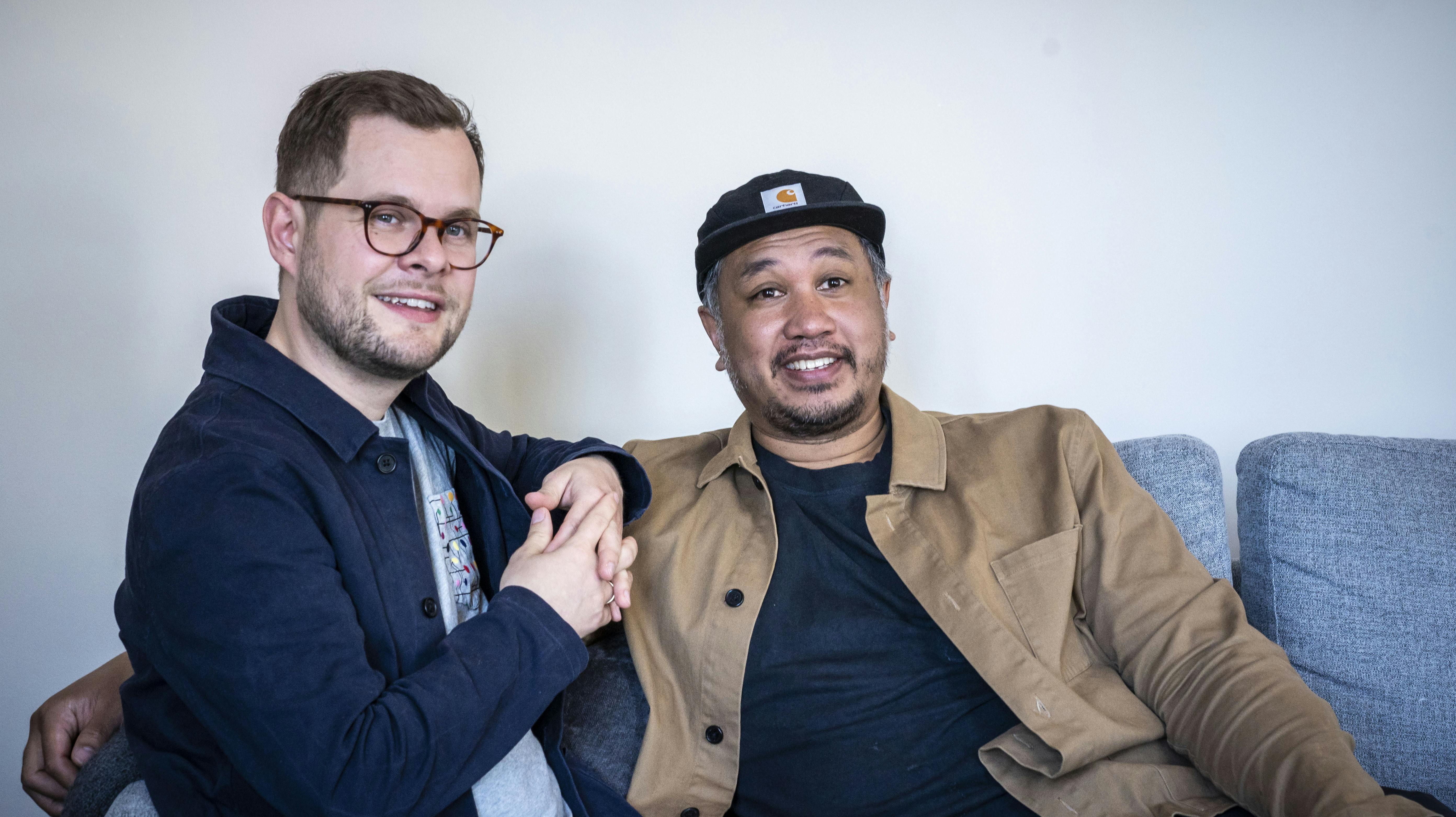 - Vi er gravide lige nu, selv om vores barn er på den anden side af kloden, siger parret. Derfor er det altafgørende for dem, at de når til USA så hurtigt som muligt for at være med til fødslen.   