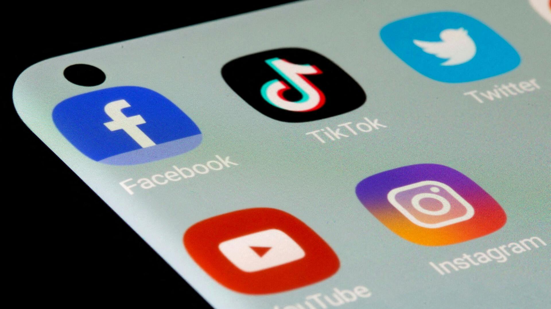 En kvindelig influencer fra Storbritannien beskyldes for at have voldtaget en 14-årig dreng tilbage i 2021.