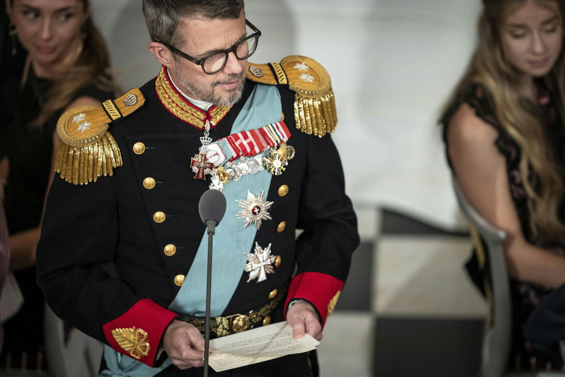 Både dronning Margrethe og kronprins Frederik leverede en tale, da der søndag blev holdt 18-års fødselsdag for prins Christian.