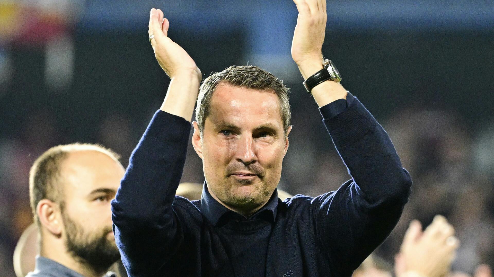 Assistenttræner Lars Friis og fysisk træner Christian Clarup har ligeledes forlænget deres aftaler med den tjekkiske hovedstadsklub. 