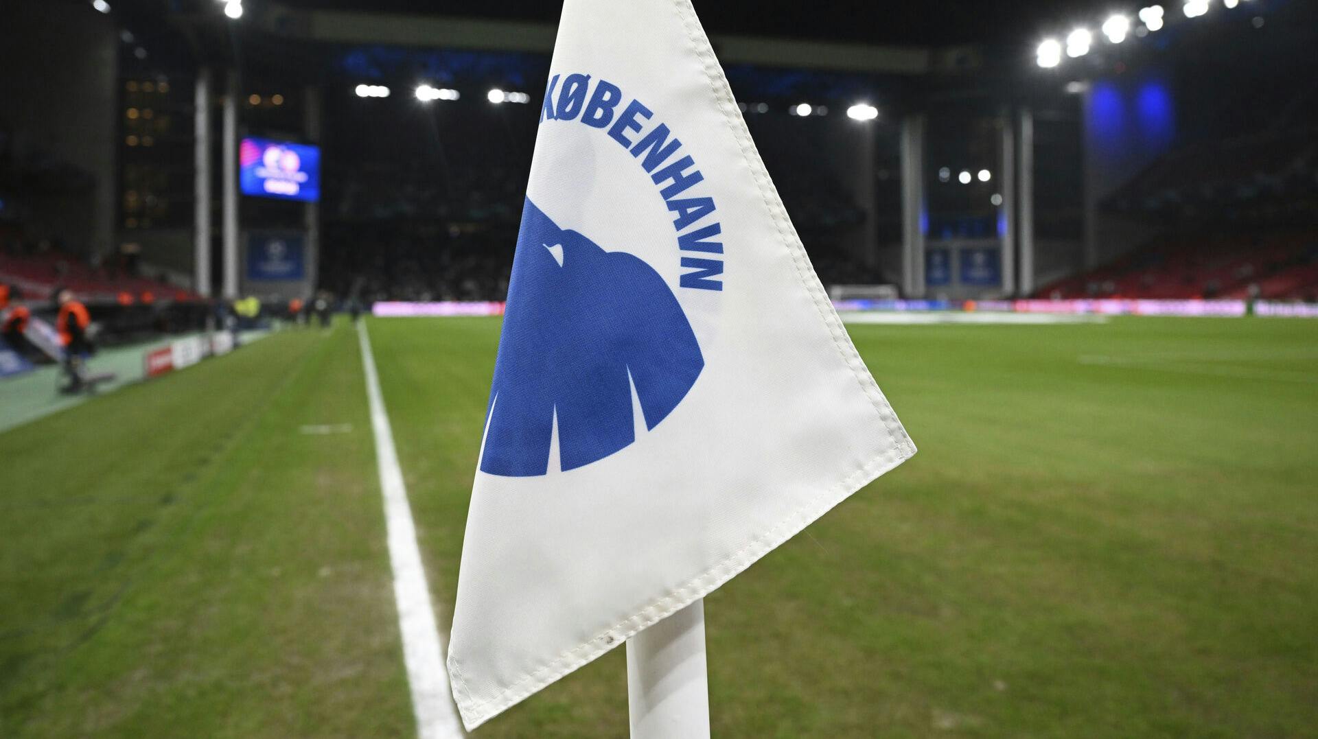FC København bliver lejer af græstæppet og tribunerne på hjemmebanen i Parken.