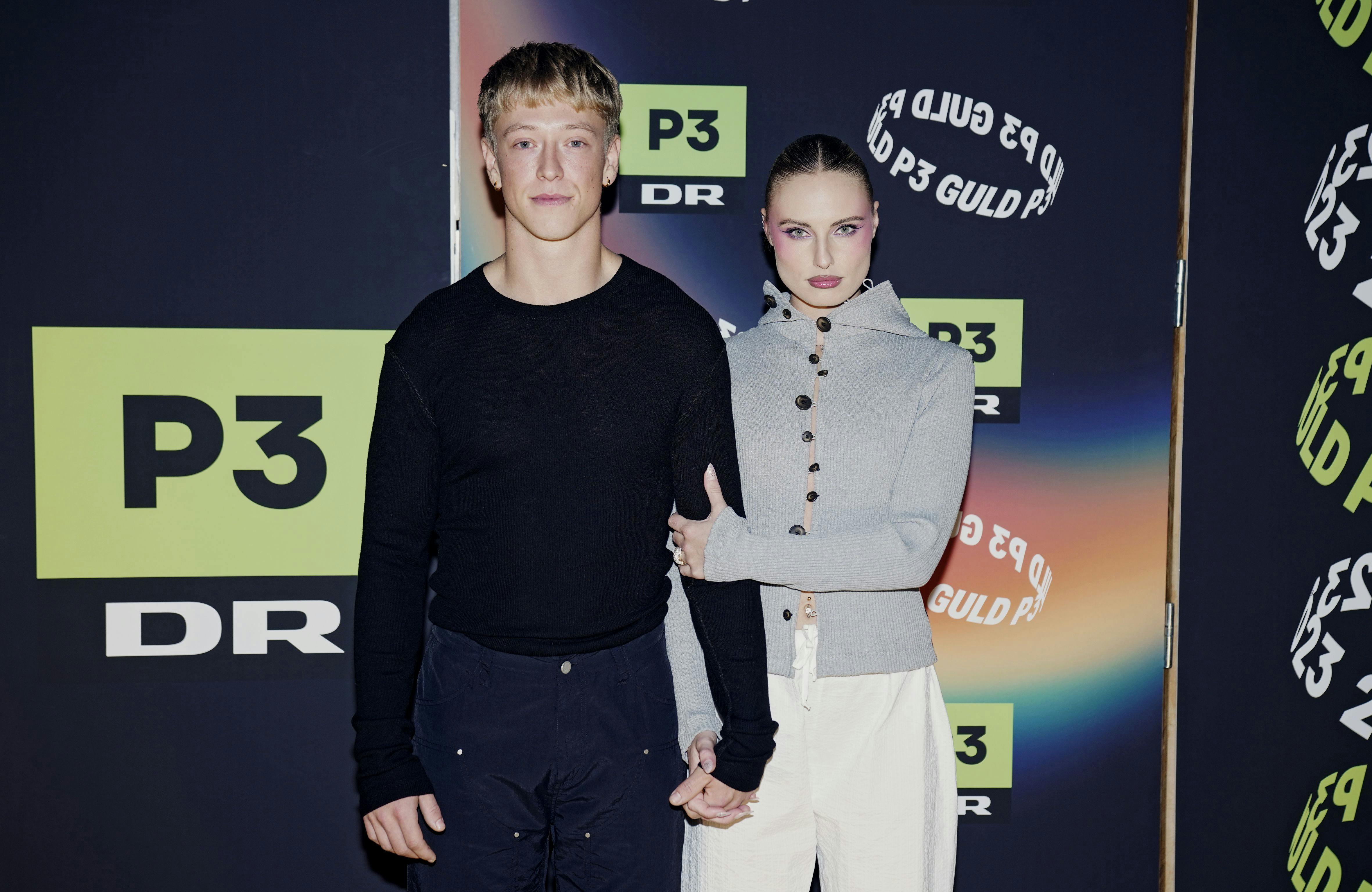 Sangerinden Saint Clara og kæresten Chris.