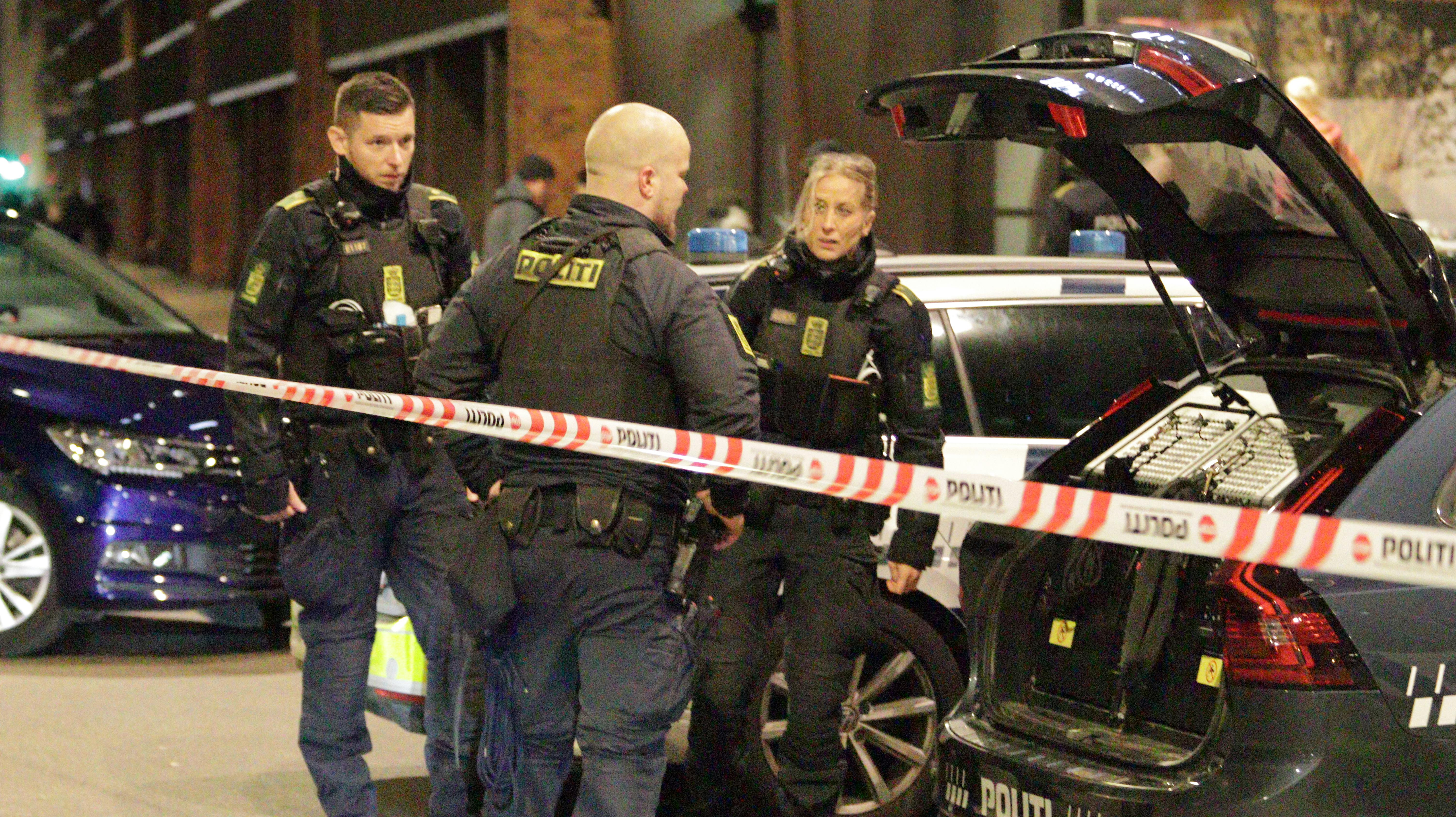 Politiet har hele natten til fredag ledt efter gerningsmanden bag drabet