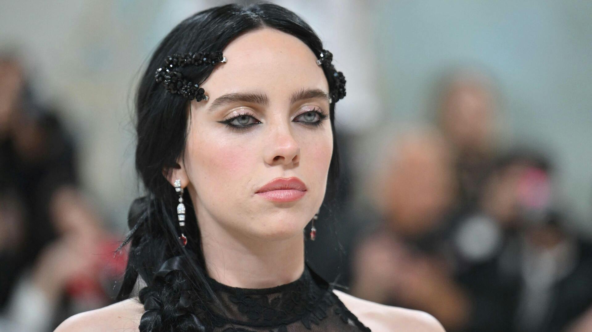Billie Eilish slår endnu en gang fast, at hun ikke har en romance med nogen anden end sig selv