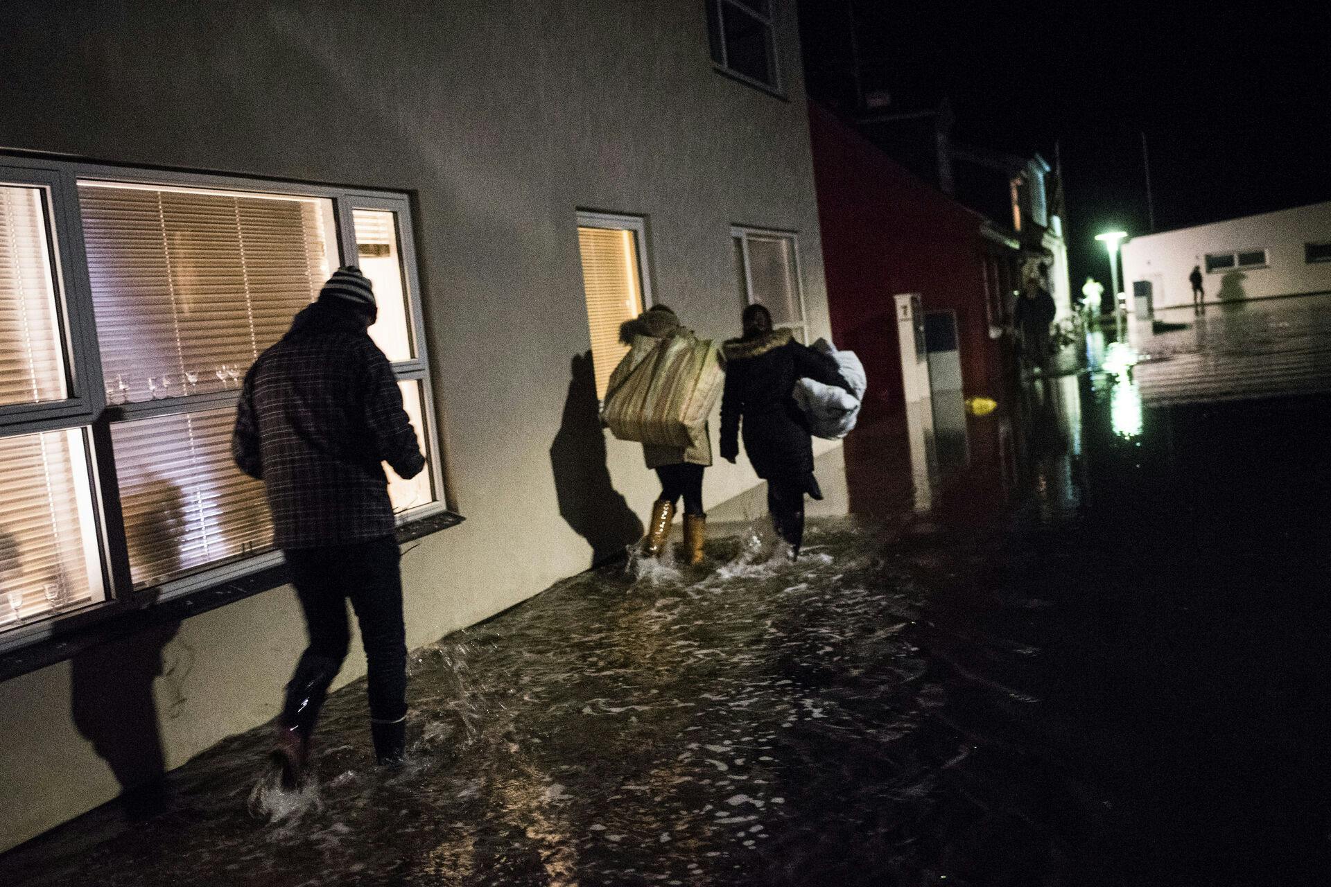 Et hav af danskere anmelder lige nu skader fra stormfloden. 